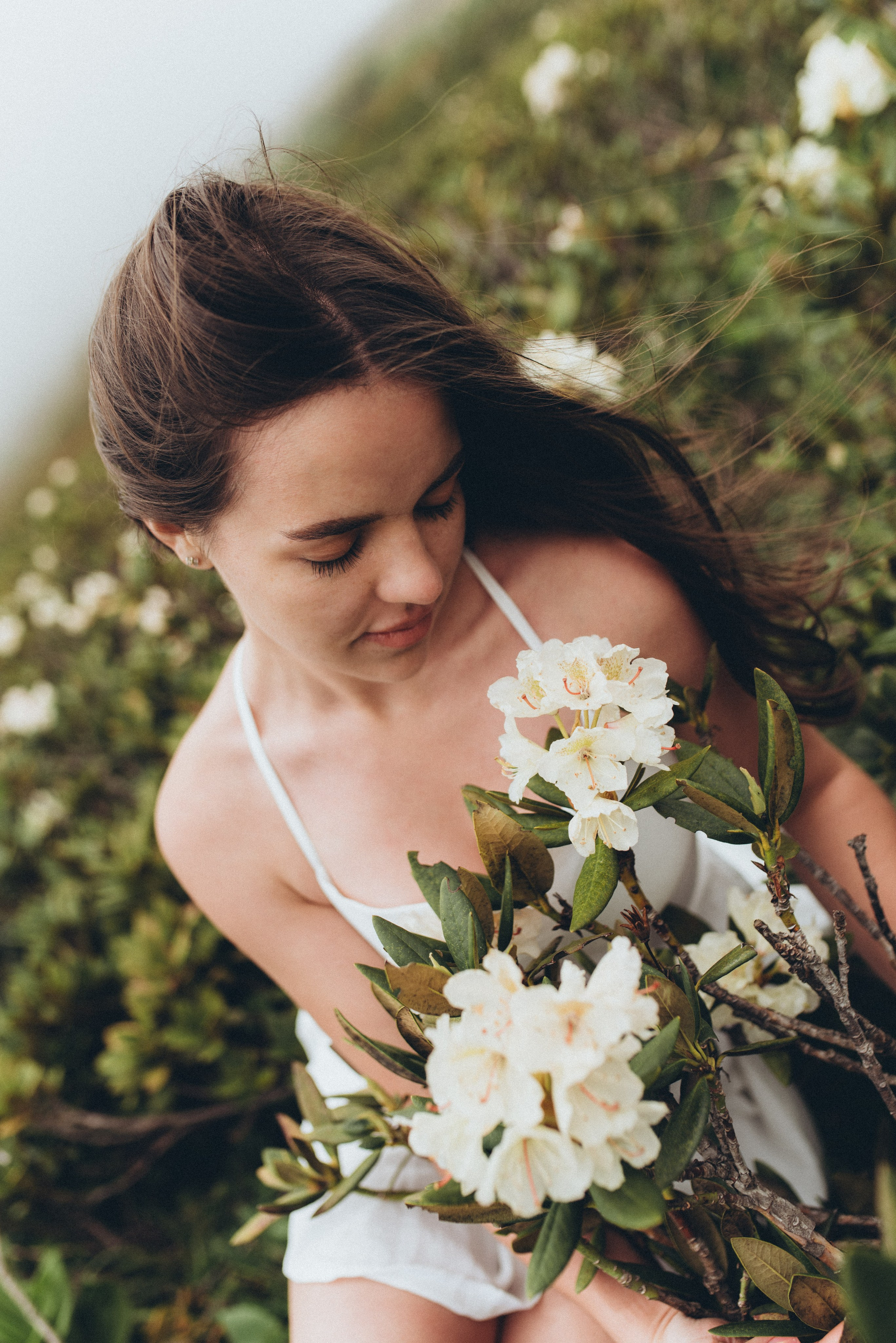 Фотосессия в горах Красной поляна Сочи цветение рододендрона. Фотограф в Сочи — Маргарита Поганова