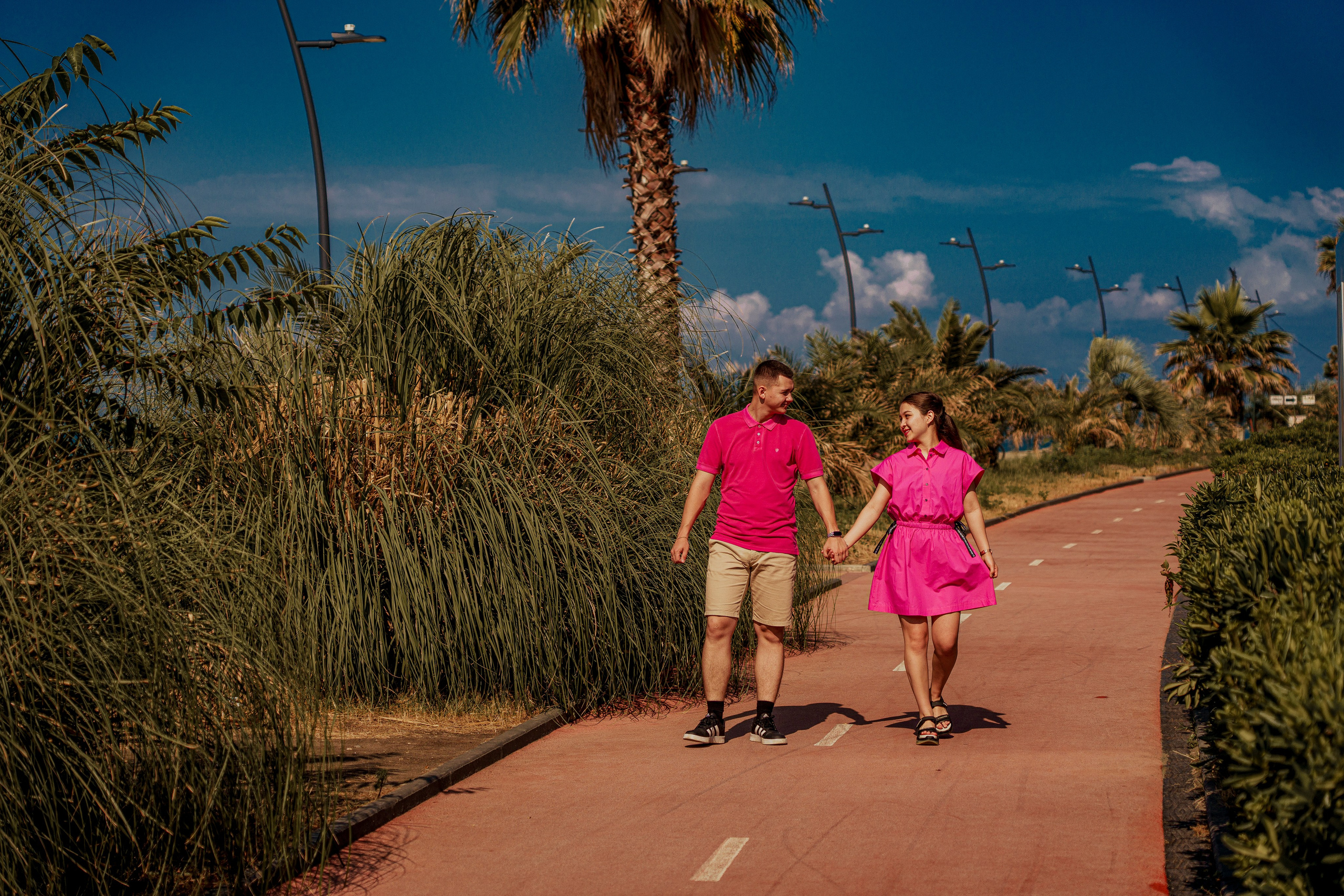 Прогулка по набережной на фотосессии Love story 