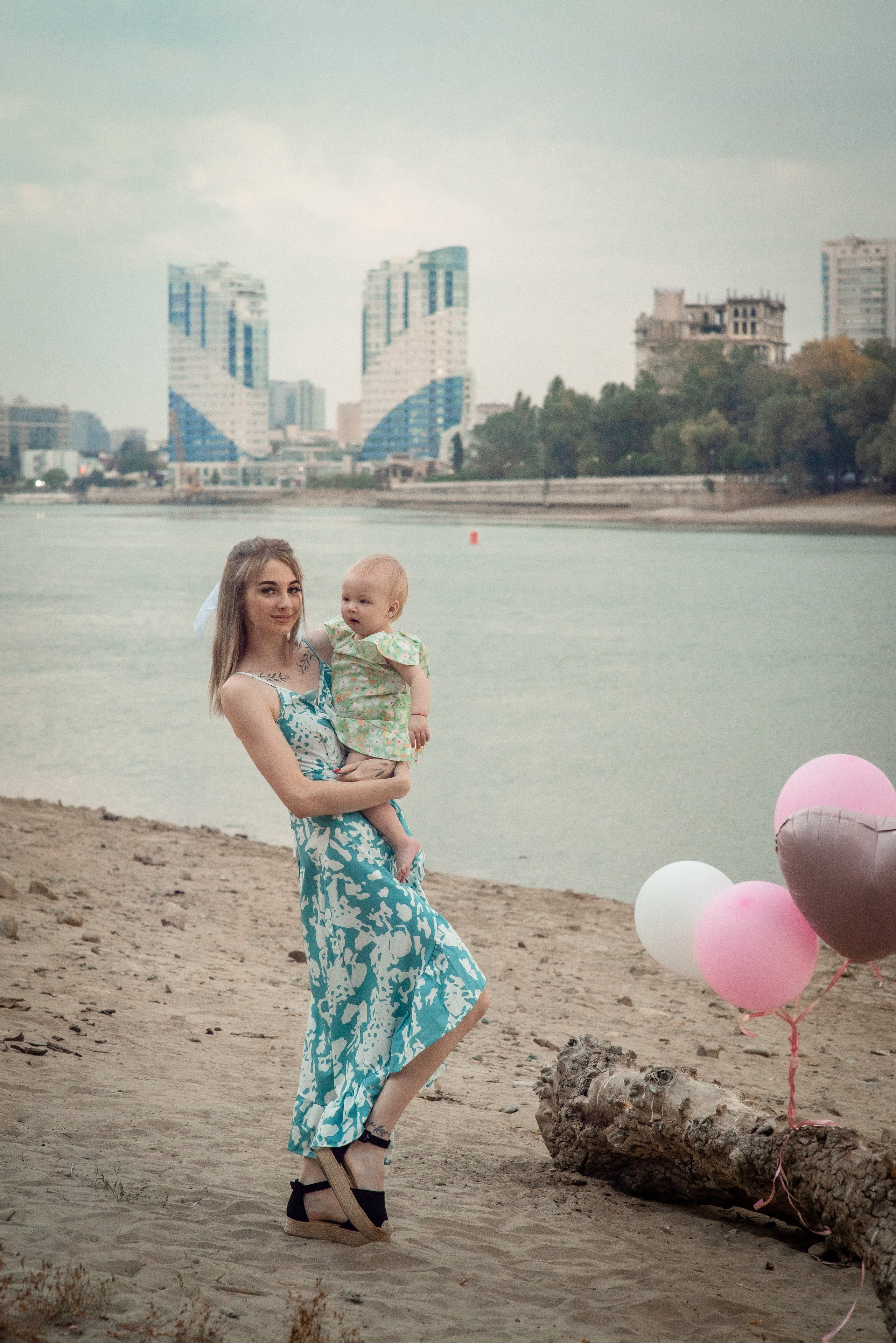 Фотосессия мама с дочкой_река Кубань (цветокор). Детский и семейный фотограф Краснодар / Сочи Сергеева Олеся