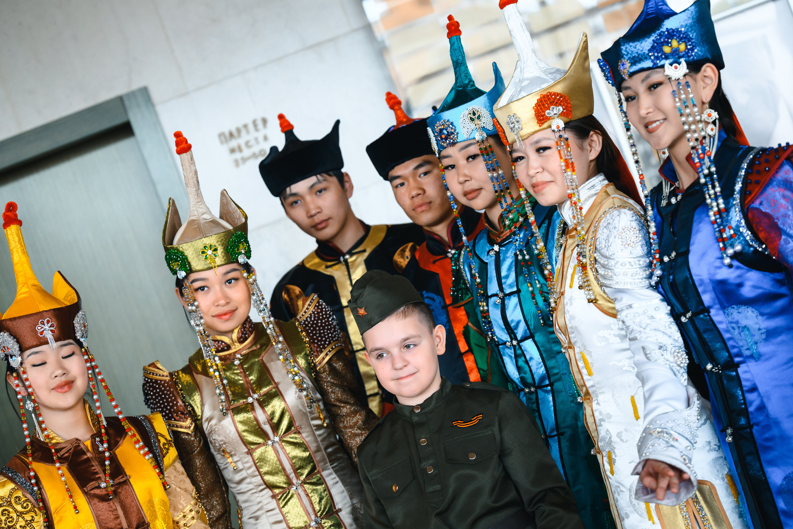 23 апреля, красная дорожка, БКЗ Октябрьский, г. Санкт-Петербург. Золотое яблочко