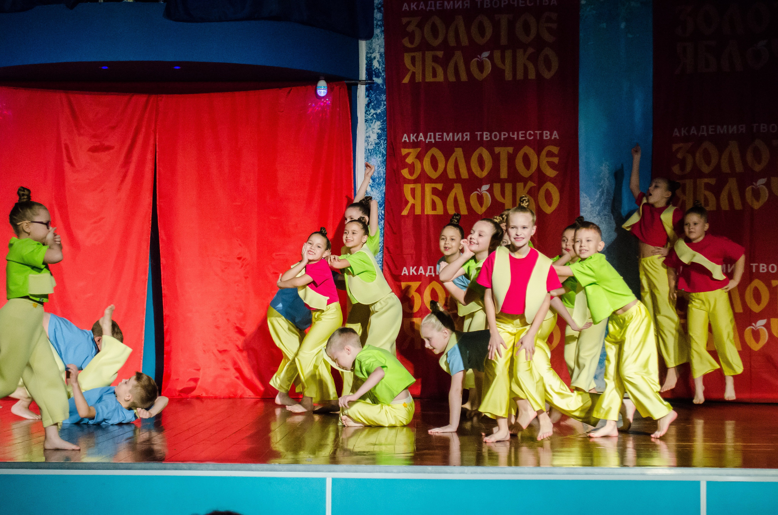 14 декабря, г. Омск. Золотое яблочко