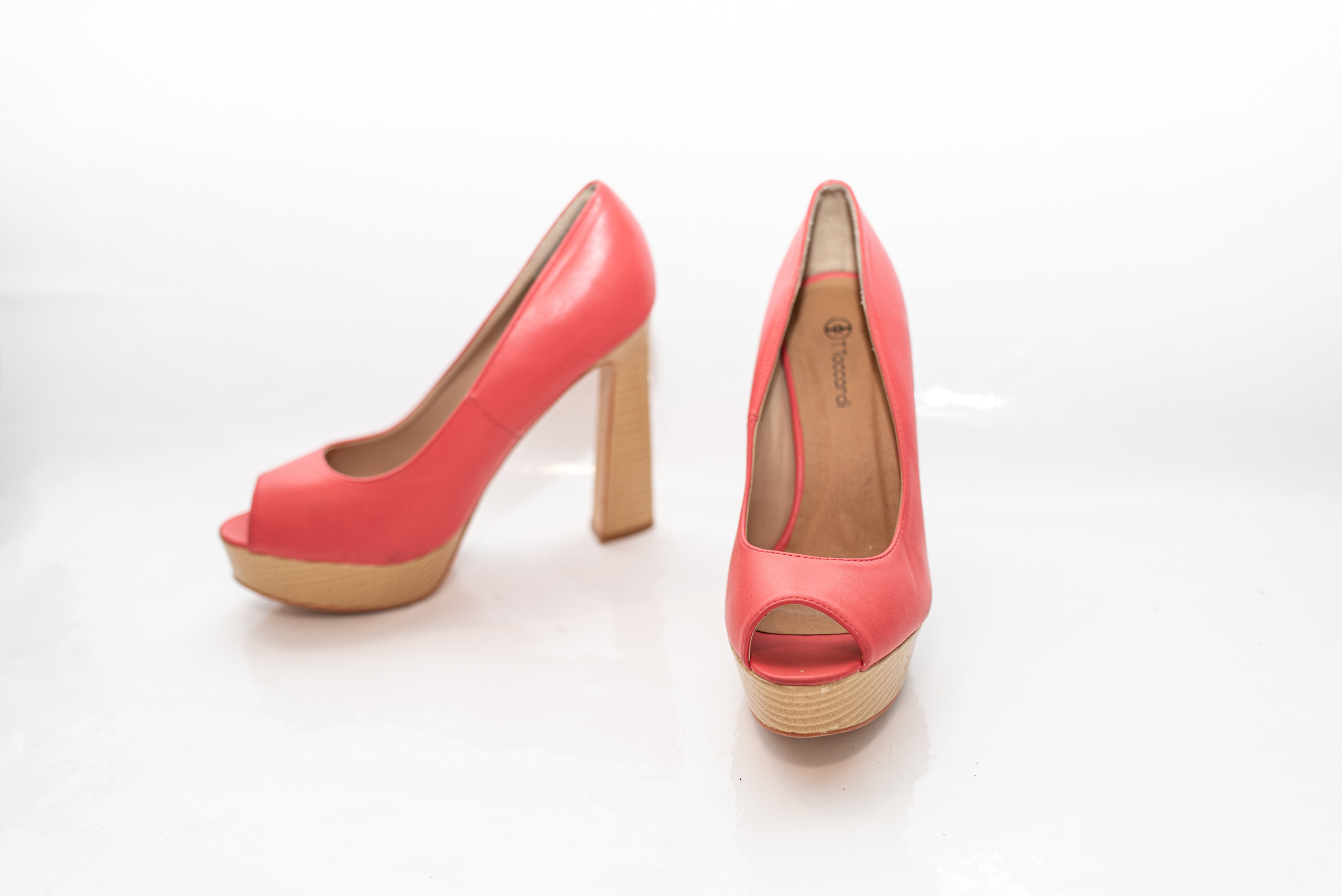 Туфли лакированные кораллового цвета на высоком каблуке