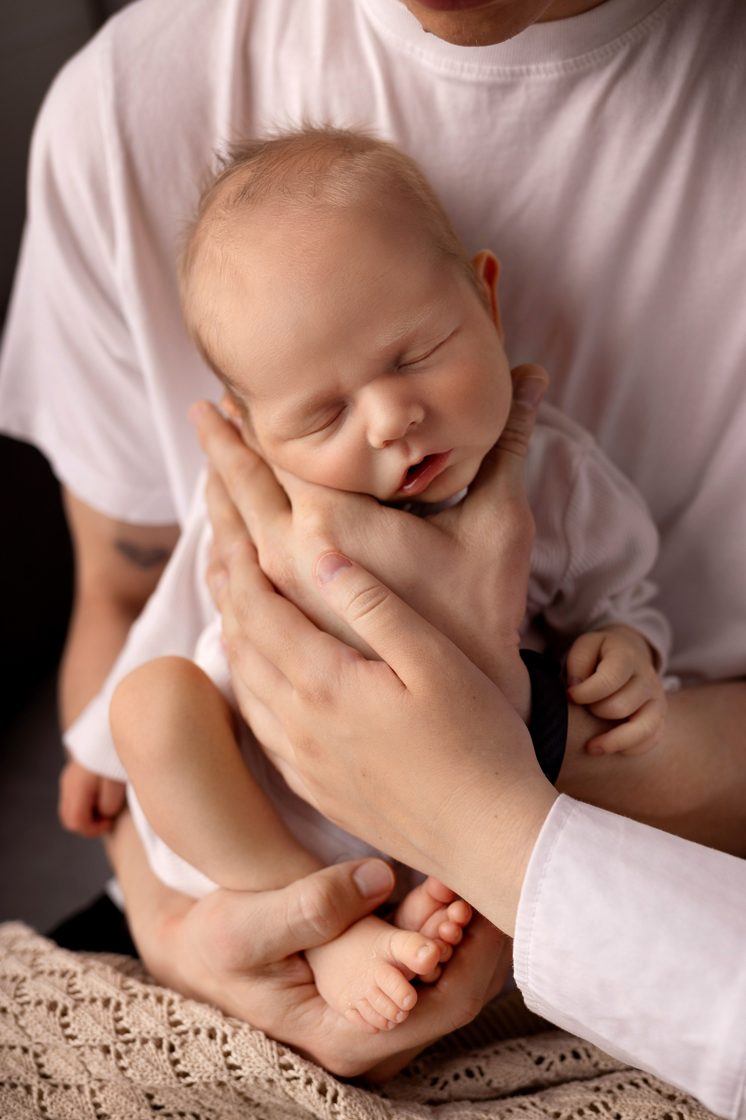 Newborn съемка в стиле Лайф. Фотограф новорожденных малышей в Омске и Омской области Эльвира Камаева