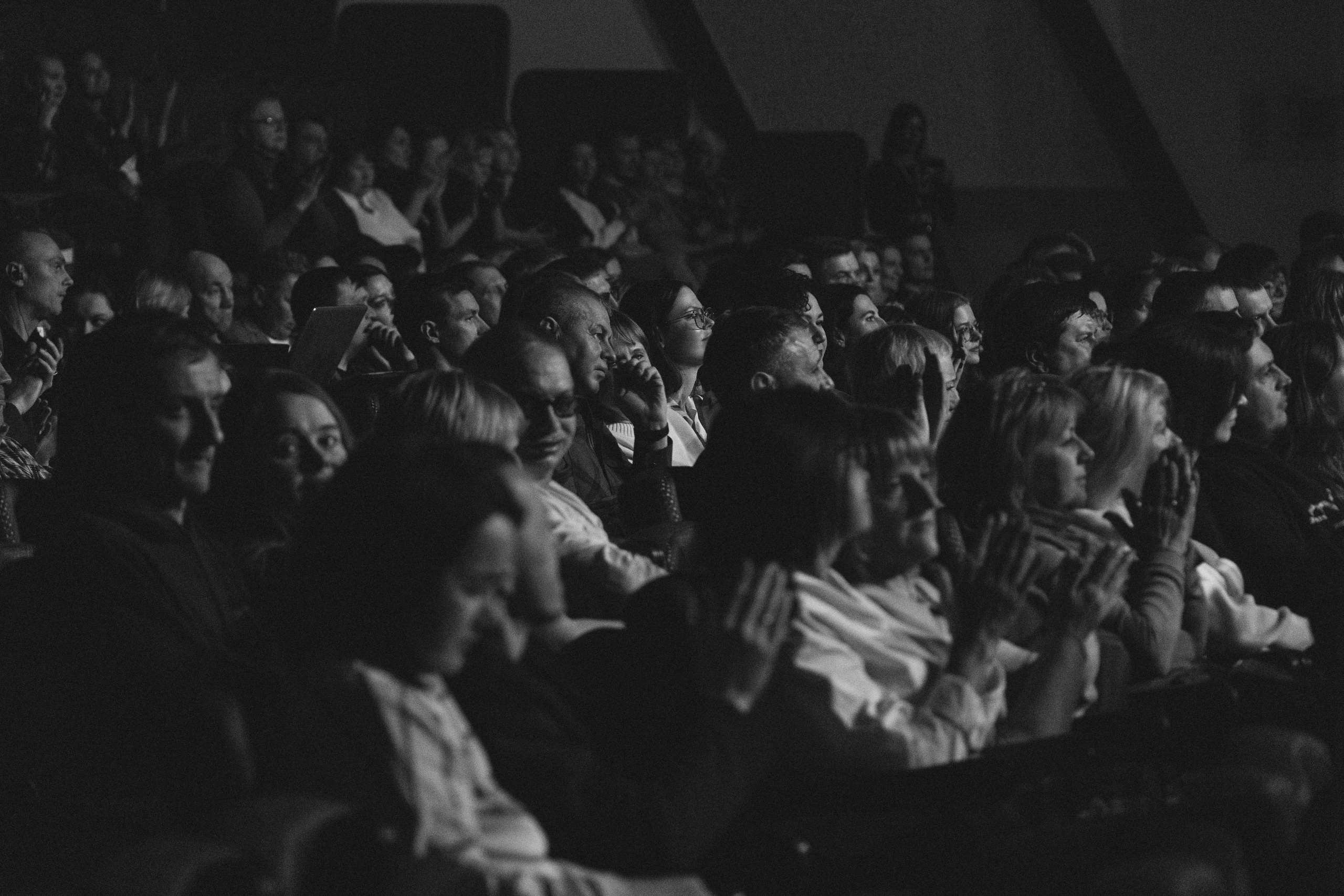 Сергей Бобунец в Красноярске 18.03.26. Фотограф Красноярск съемки лавстори, фотосессия в студии, портретная съемка, творческие фотосессии