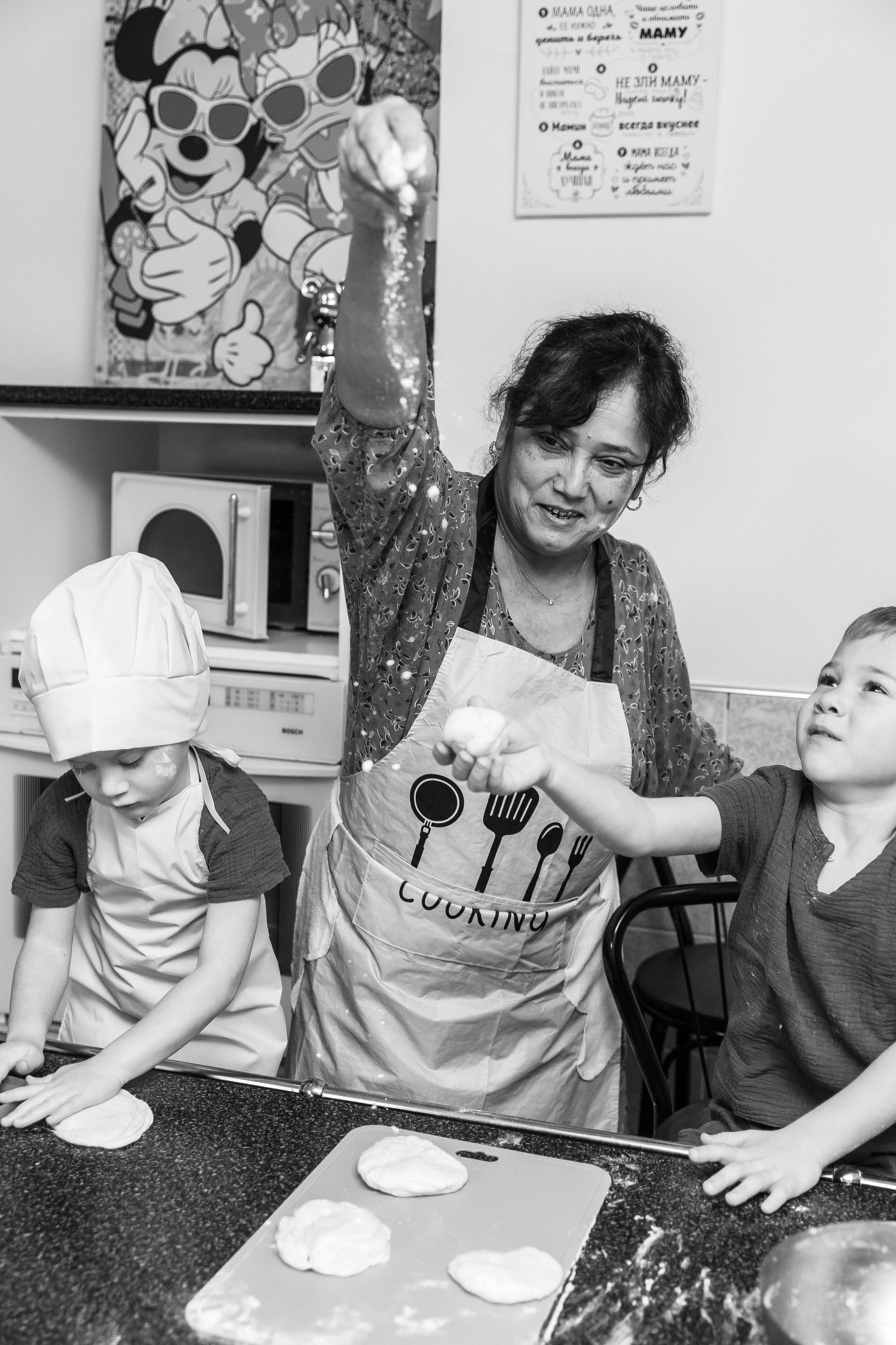 Бабушка и внуки пекут. Фотограф текстиля в Москве Ольга Иванова