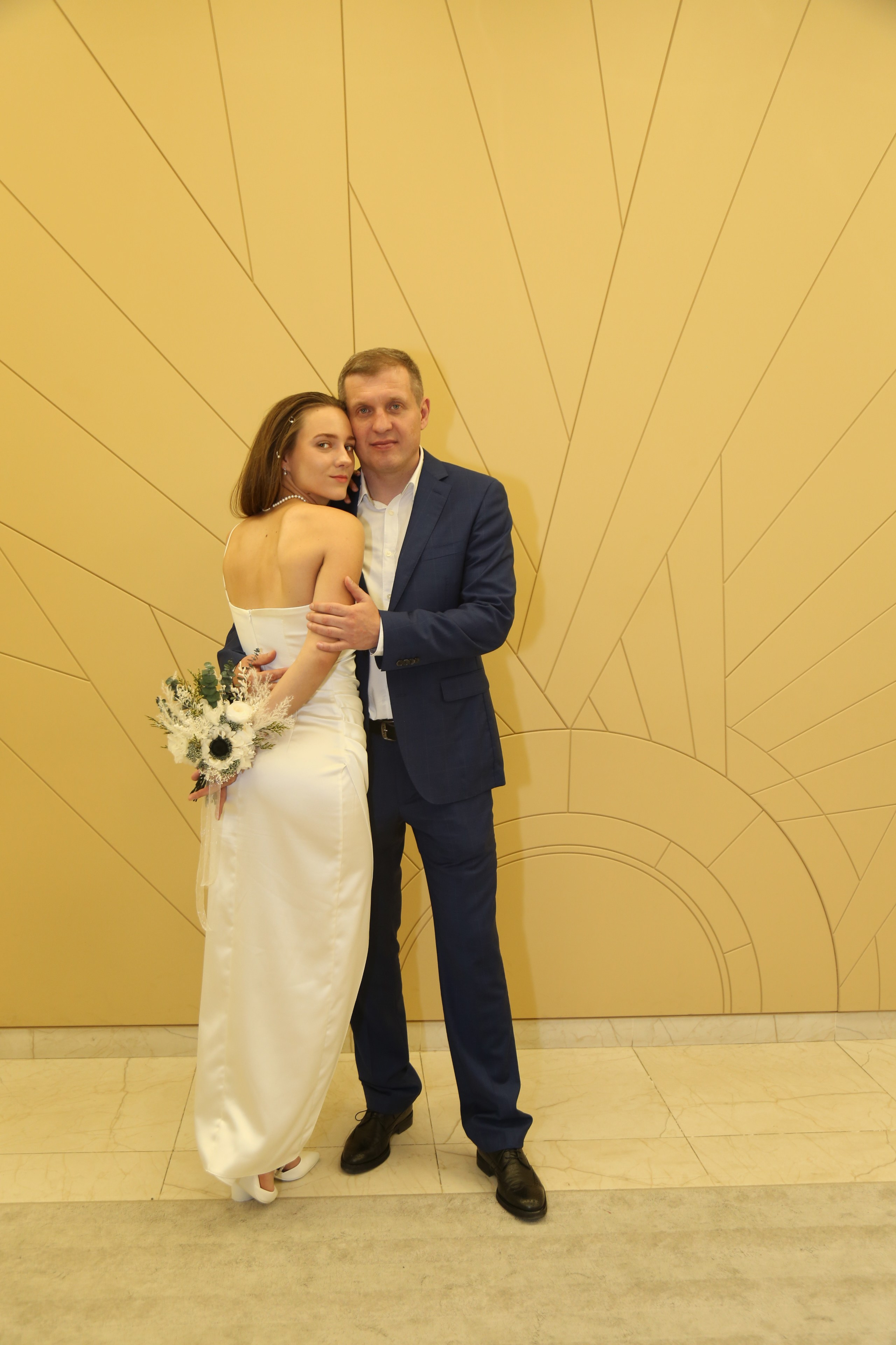 ЗАГС Савёловский свадебная фотосессия и прогулка в парке Дубки для Александра и Анастасии. Фотосессия в студии в Москве от профессионального фотографа услуги по доступным ценам