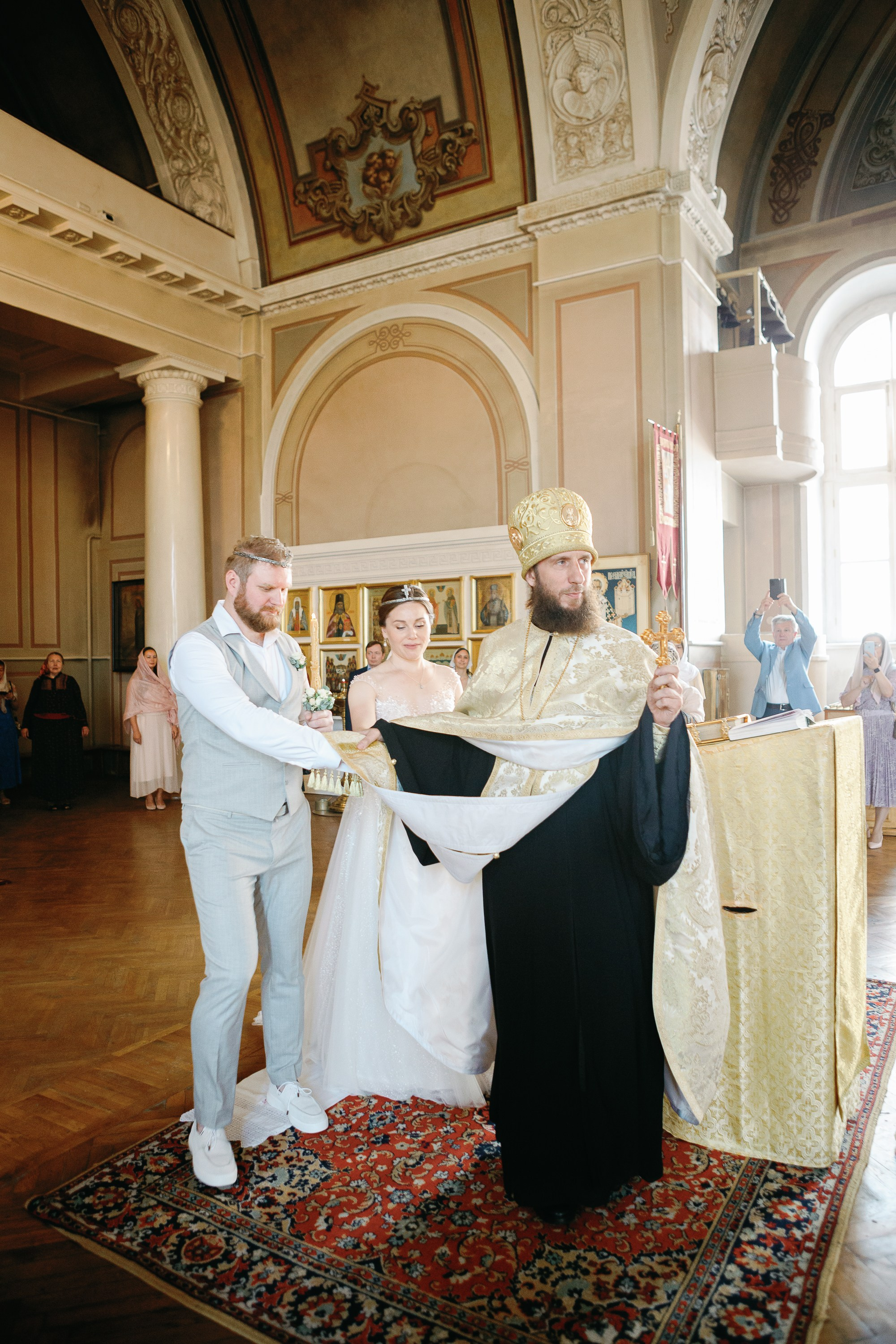 Фотограф на венчание.