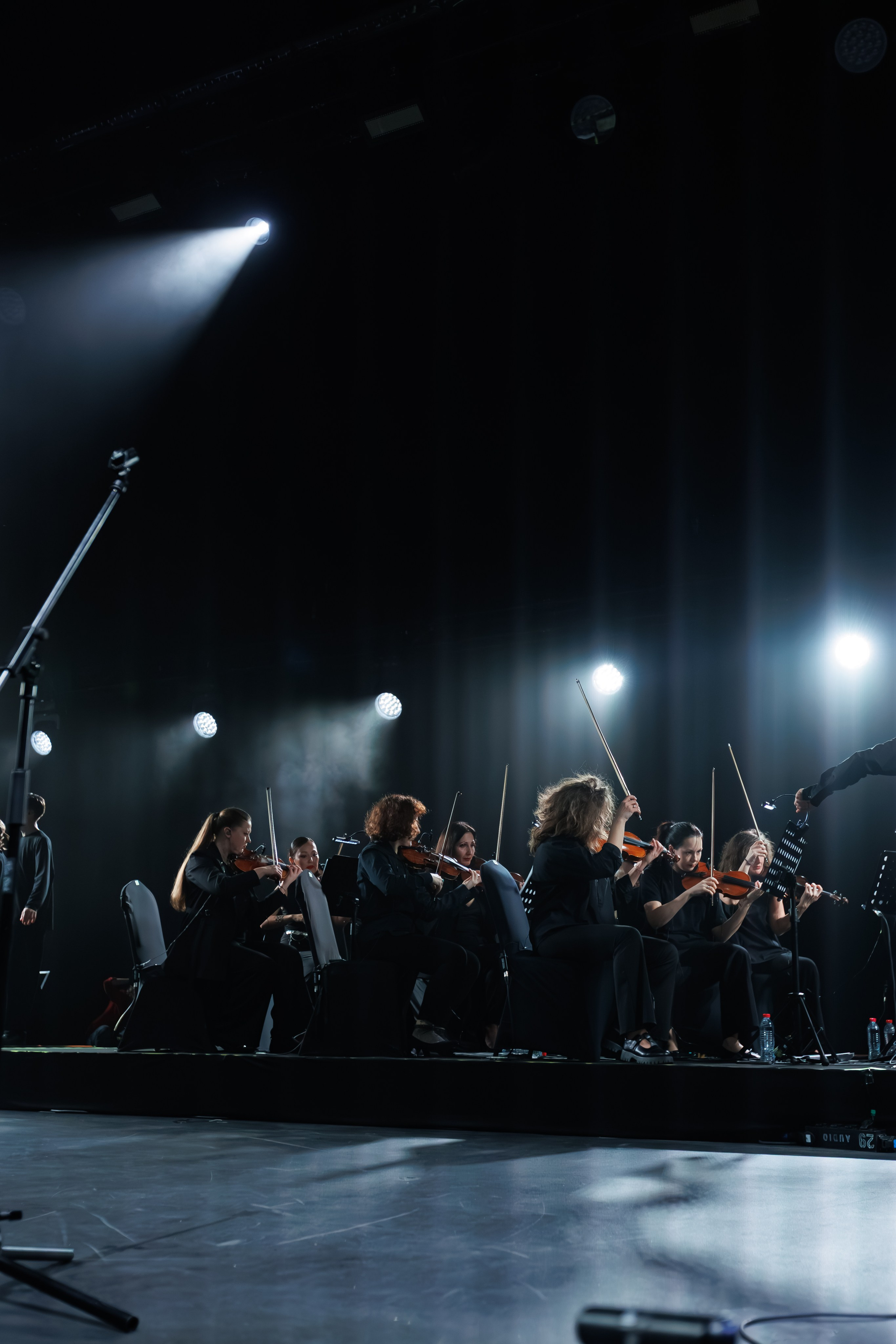 Concert Photography in Dubai — Anton Belyaev Live Performance. Evgen Yatsenko — Photographer in Dubai