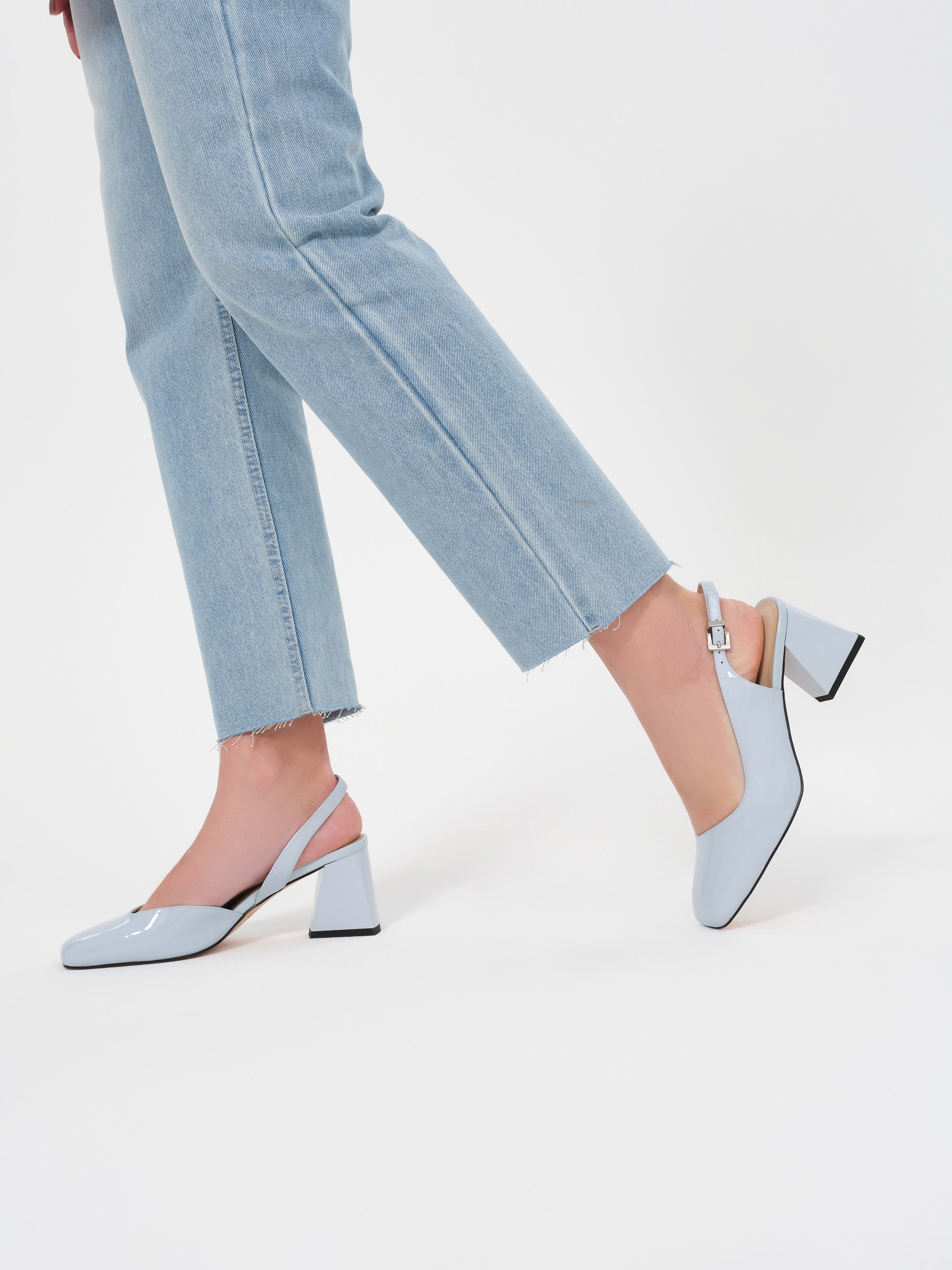 Каталожная съёмка женских джинсов и обуви