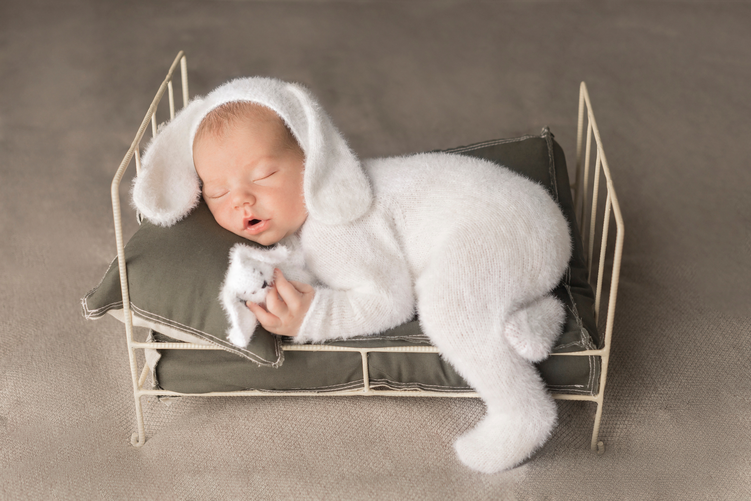 Новорожденные. Фотограф новорожденных Омск —со всем необходимым к вам домой