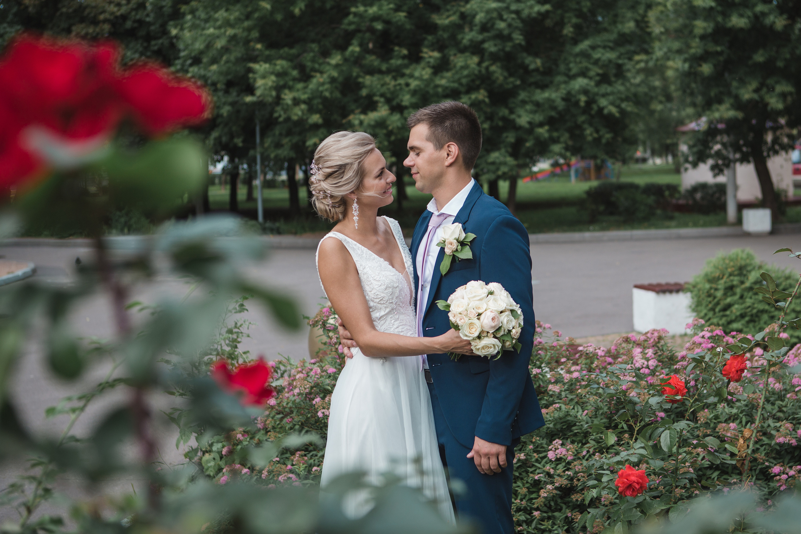 Свадебная фотосессия на набережной. Свадебный фотограф в Москве Дарья Олендарёва
