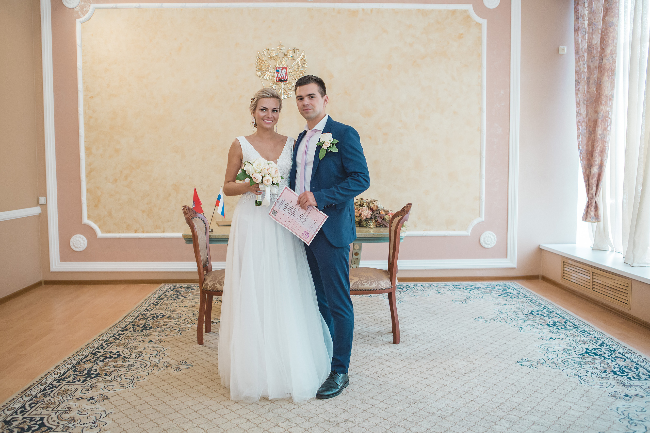 Свадебная фотосессия на набережной. Свадебный фотограф в Москве Дарья Олендарёва