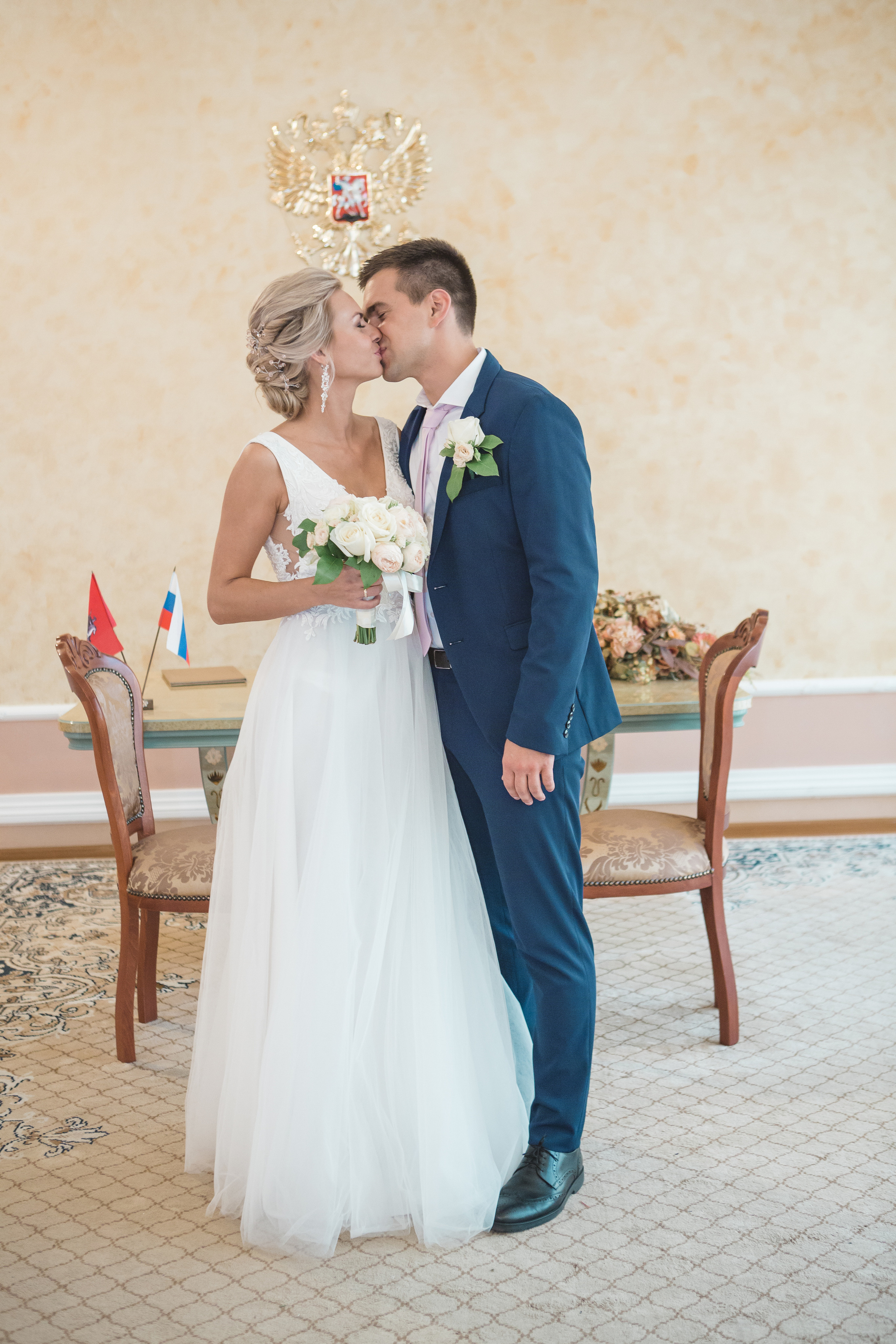 Свадебная фотосессия на набережной. Свадебный фотограф в Москве Дарья Олендарёва