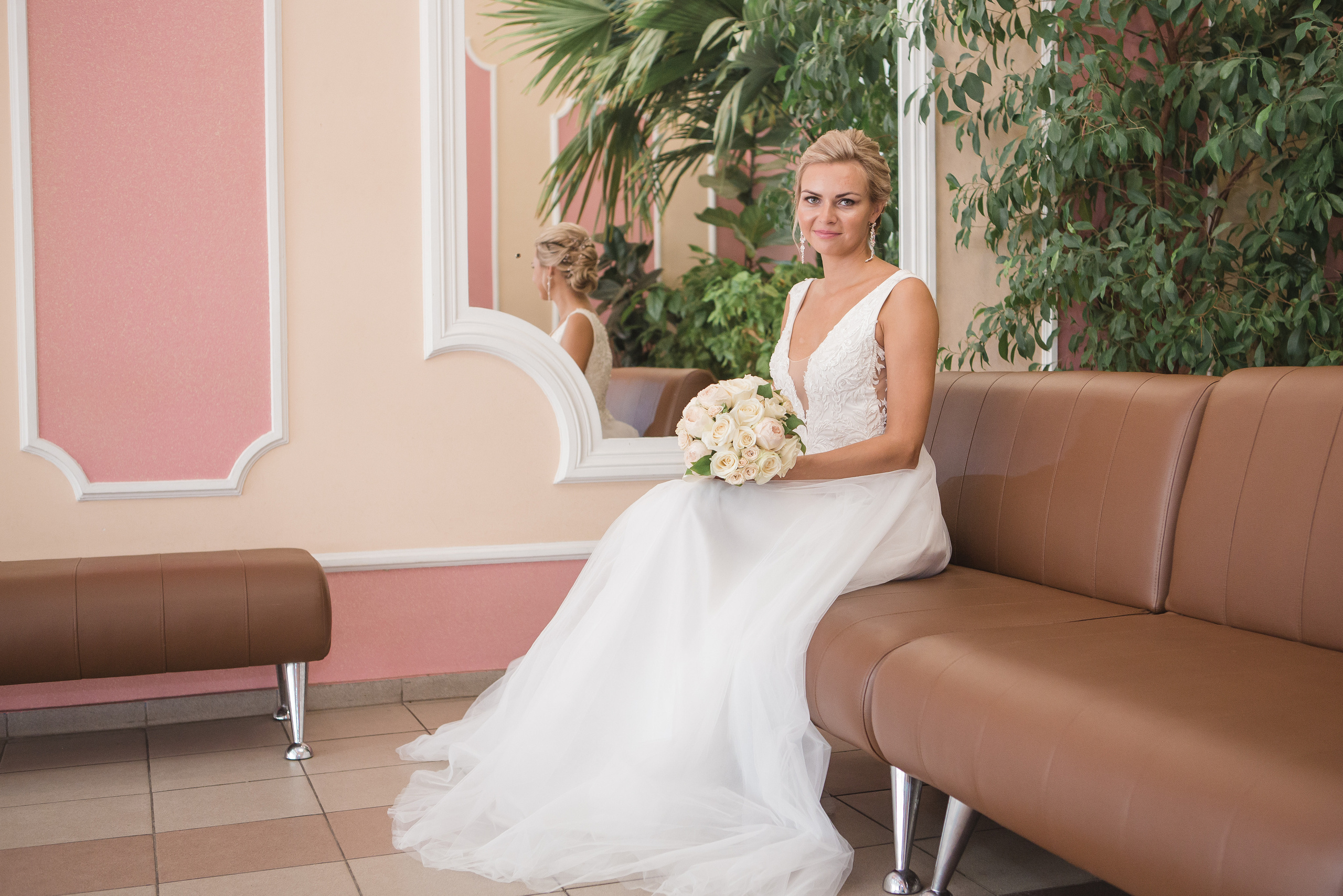 Свадебная фотосессия на набережной. Свадебный фотограф в Москве Дарья Олендарёва