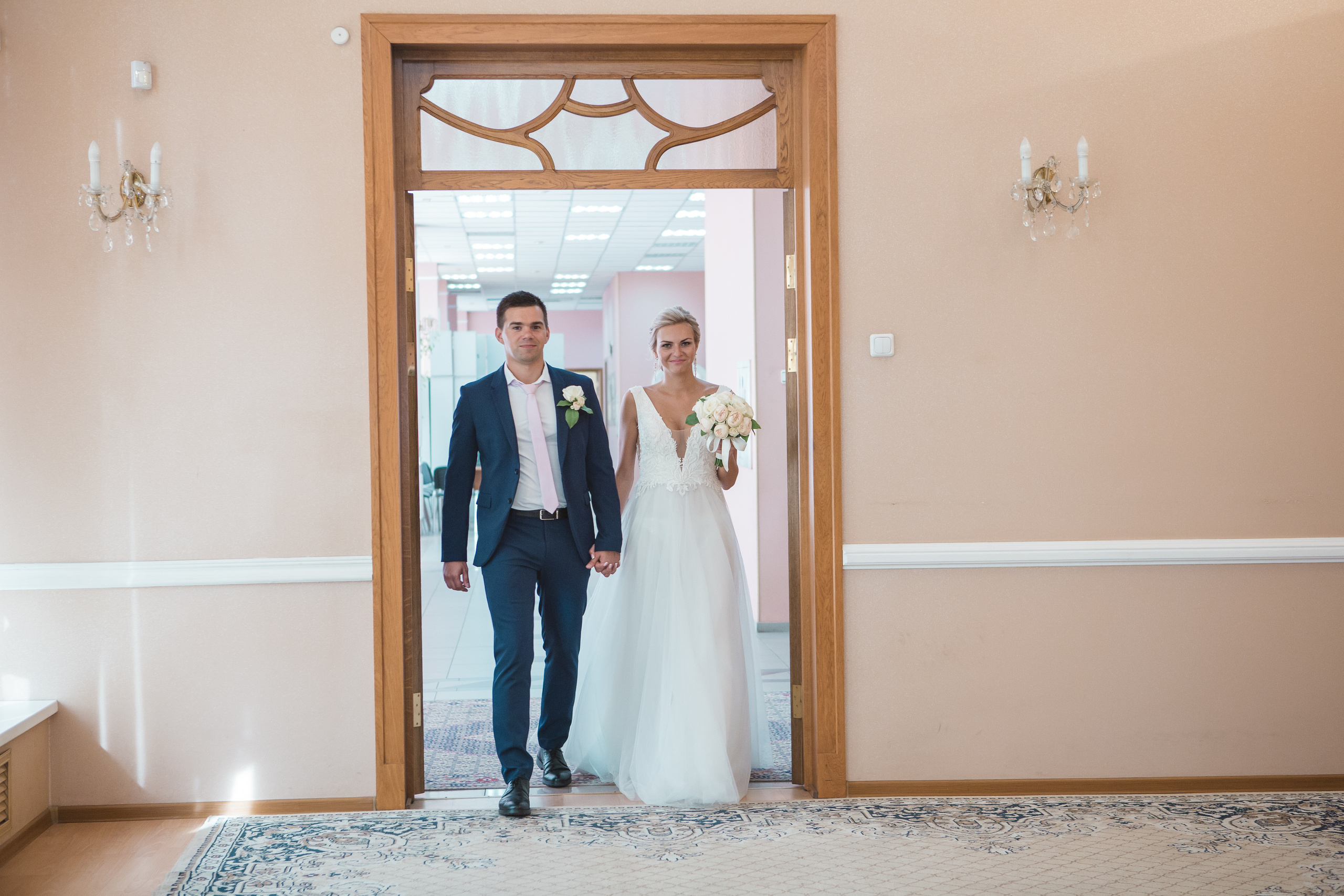 Свадебная фотосессия на набережной. Свадебный фотограф в Москве Дарья Олендарёва