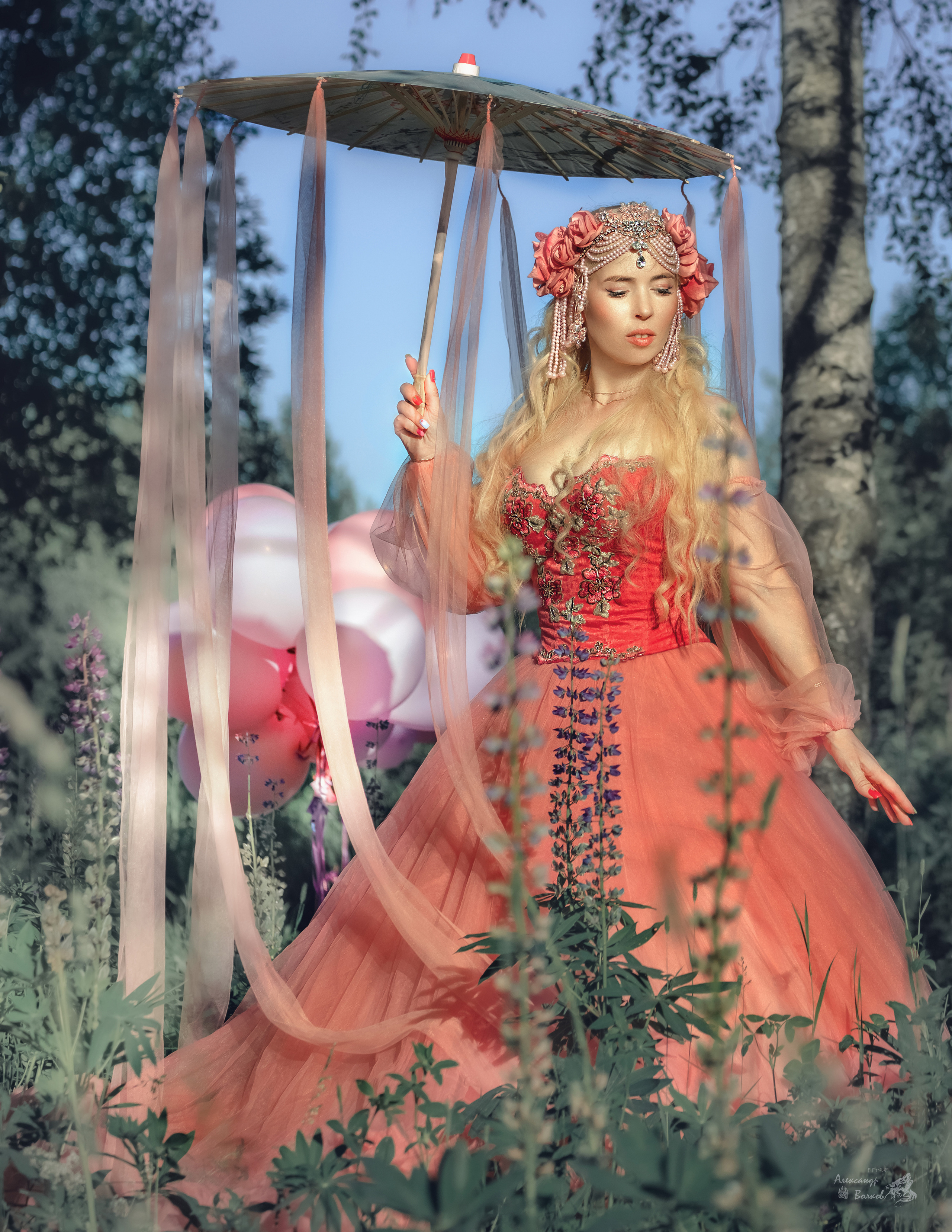 портретный фотограф волков красивое фото в цветах девушка  в люпинах фотография цветения