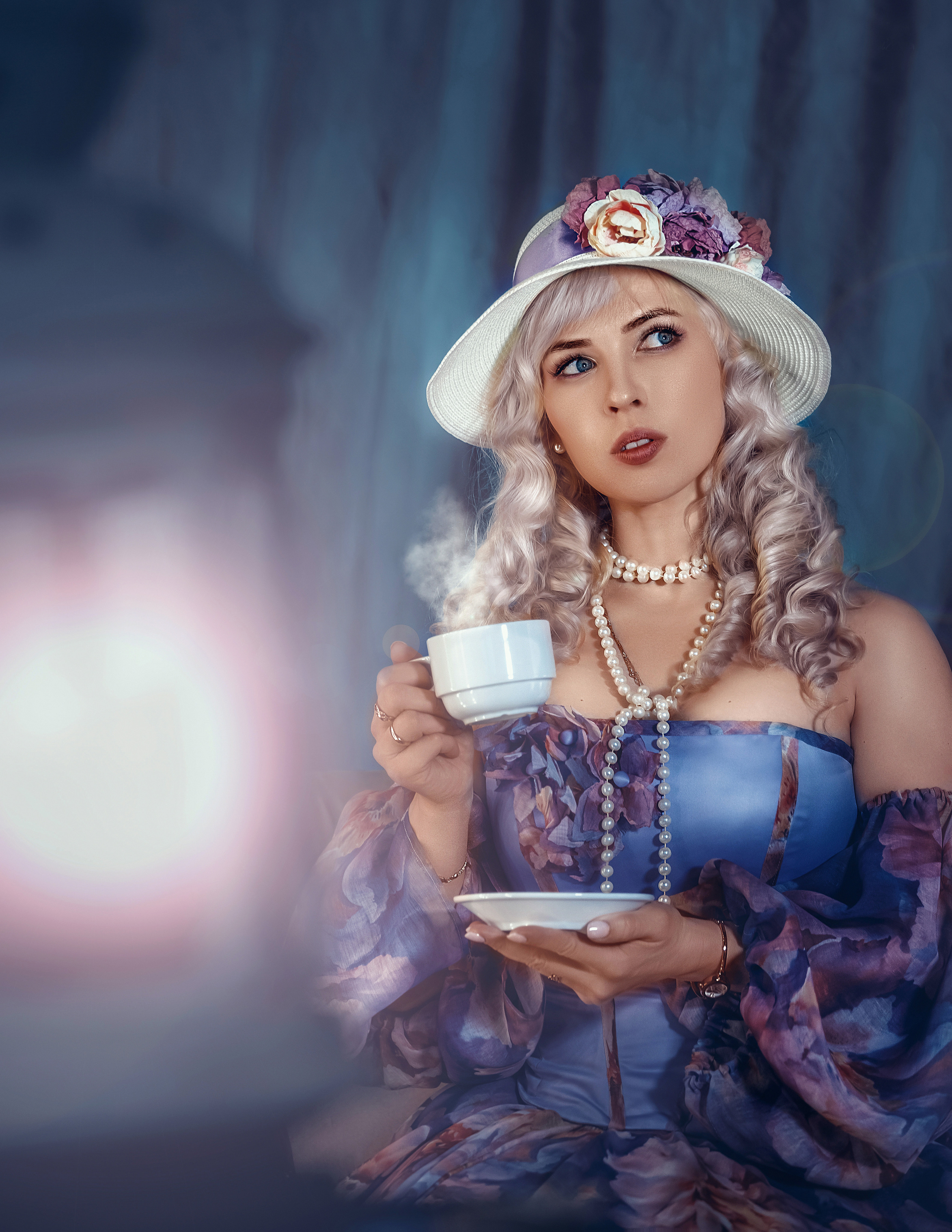 портретный фотограф волков красивое крутое  фото в цветах  девушка  в шляпке  фотография цветения