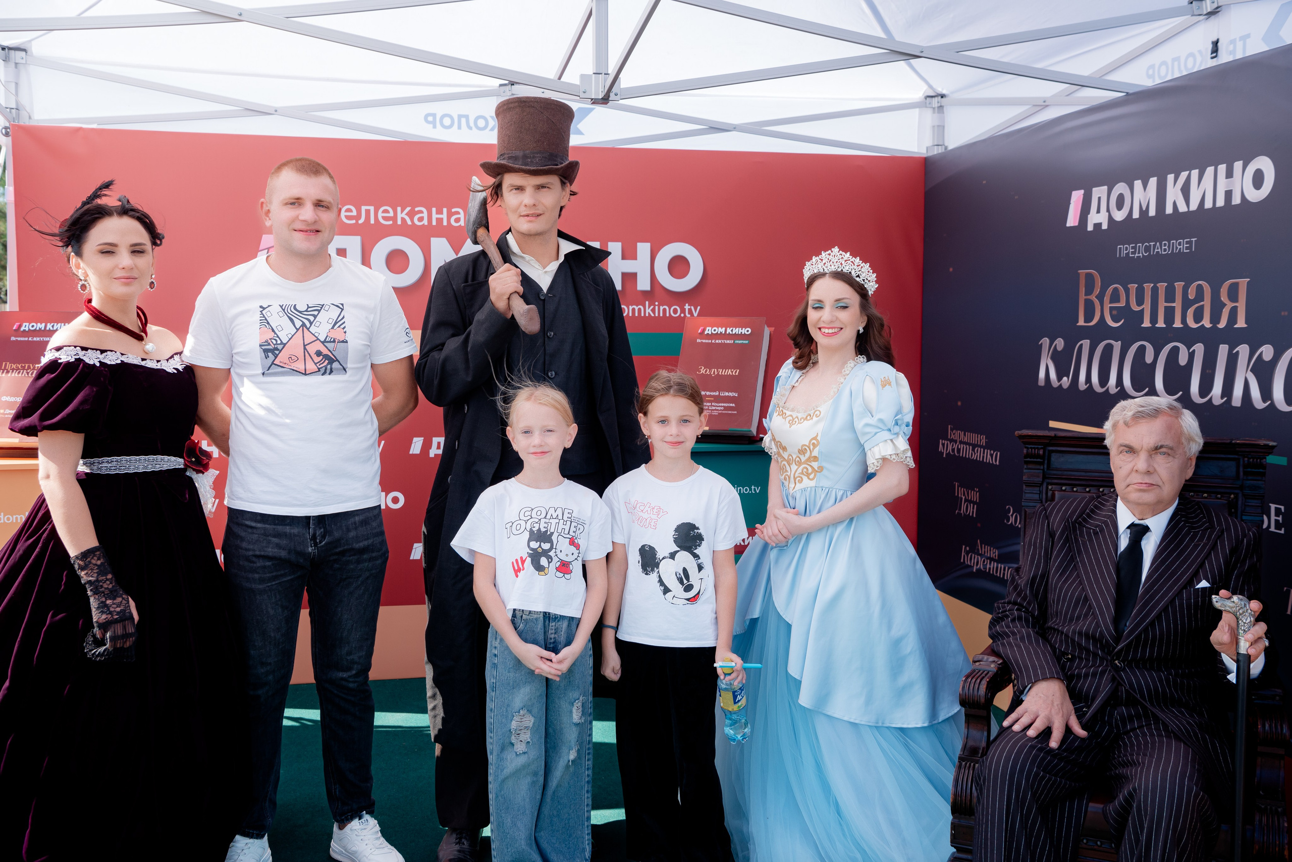 Портретные фото с артистами в палатке Триколор Дом Кинов на день города Волгоград. Фотограф в Волгограде и Волжском Александр Горбань