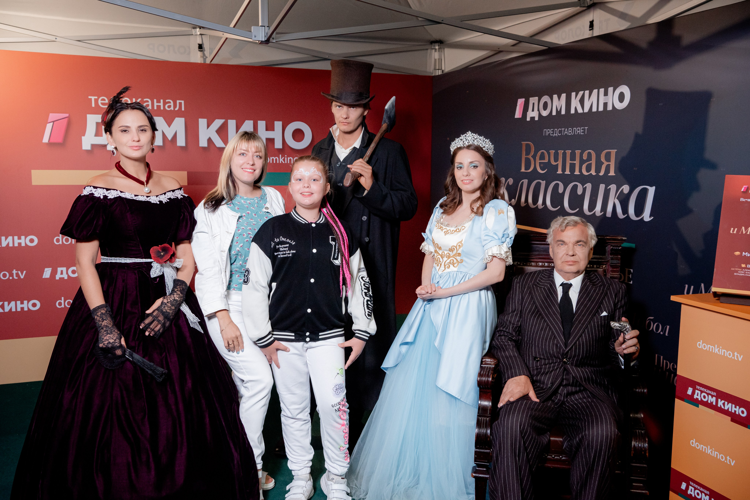 Портретные фото с артистами в палатке Триколор Дом Кинов на день города Волгоград. Фотограф в Волгограде и Волжском Александр Горбань