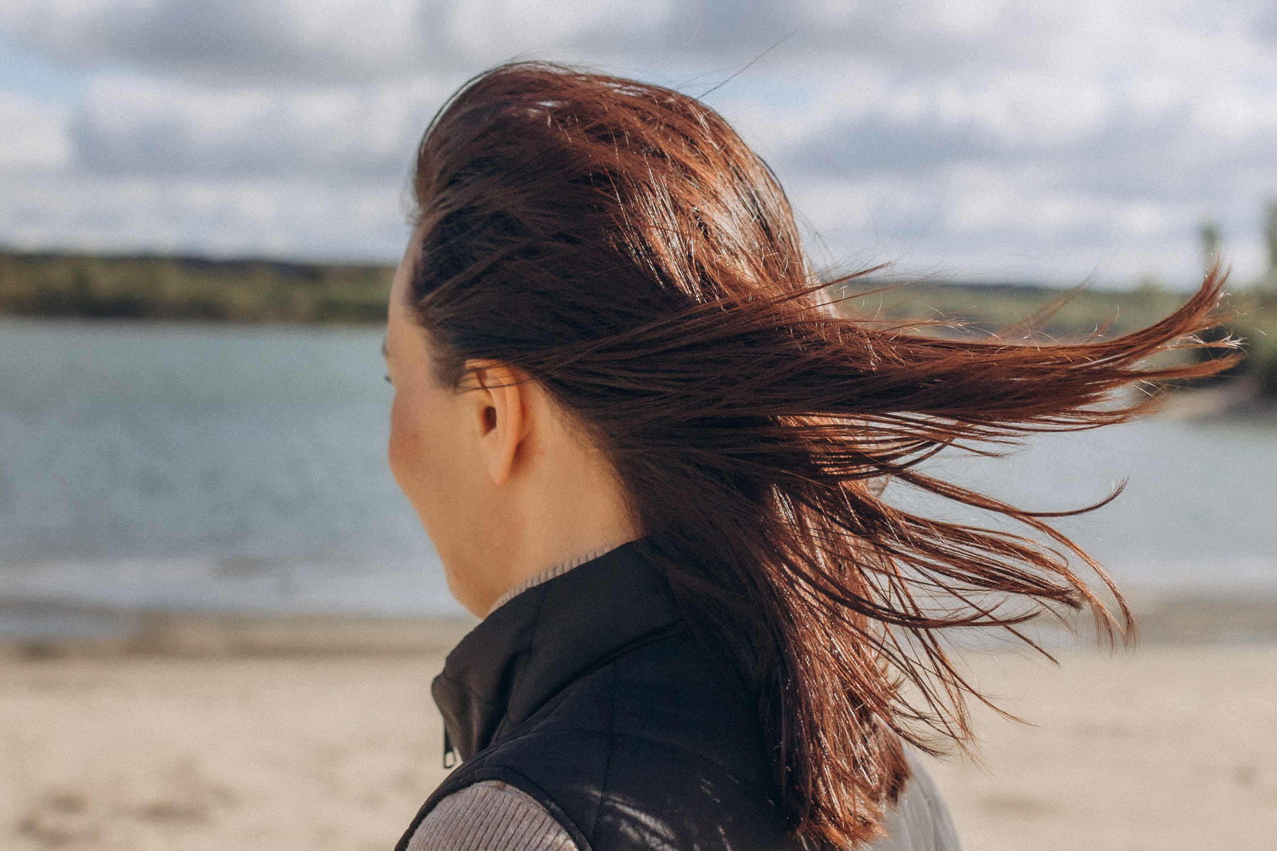 Аня с Ясей и Соней на Обском, осень. Семейный фотограф lifestyle в Новосибирске Елена Шпилевая
