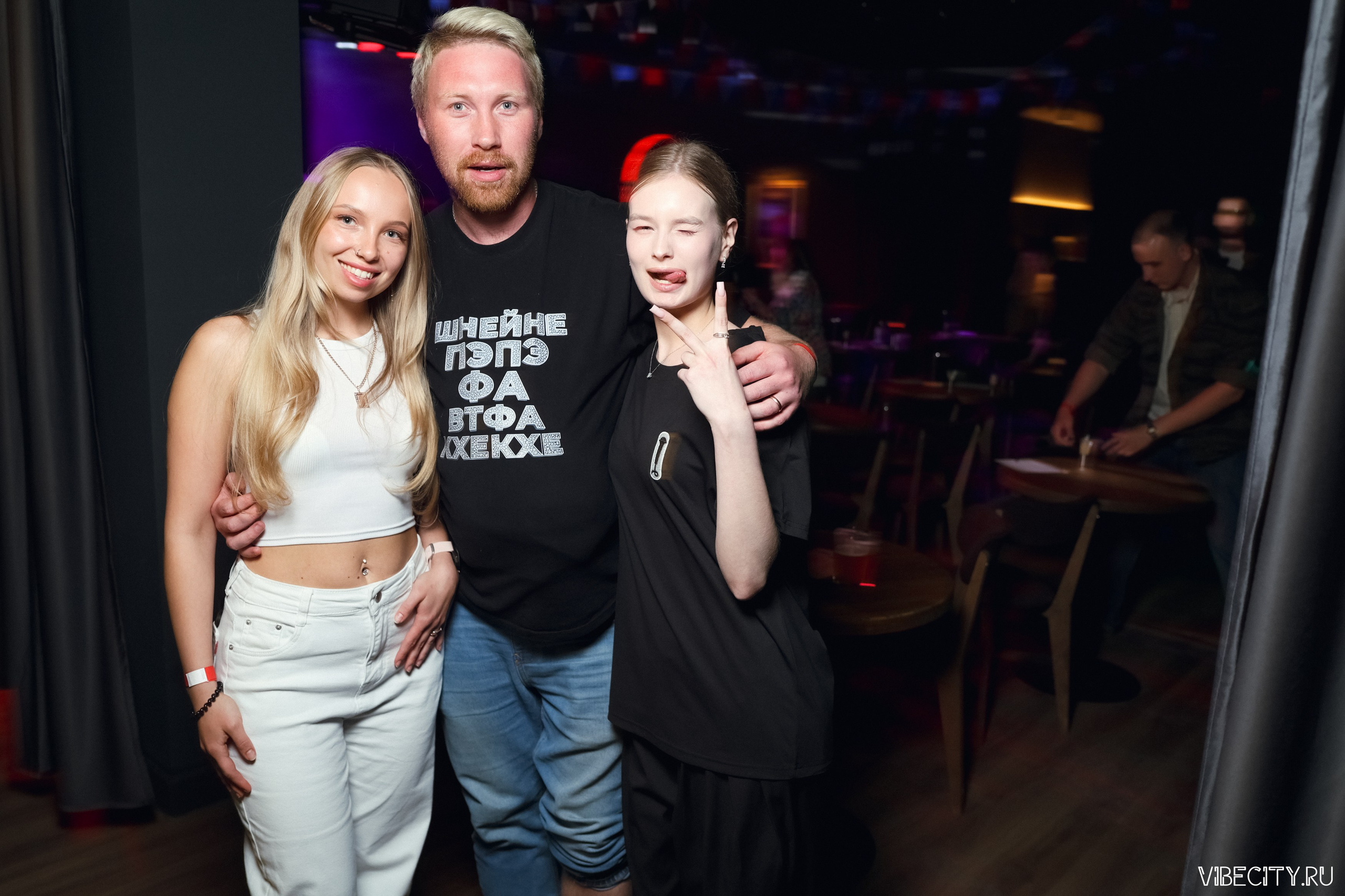 Стендап клуб Локация. VIBECITY.RU Вайб Сити Ру Фоторепортажи Фотоотчеты Калининград