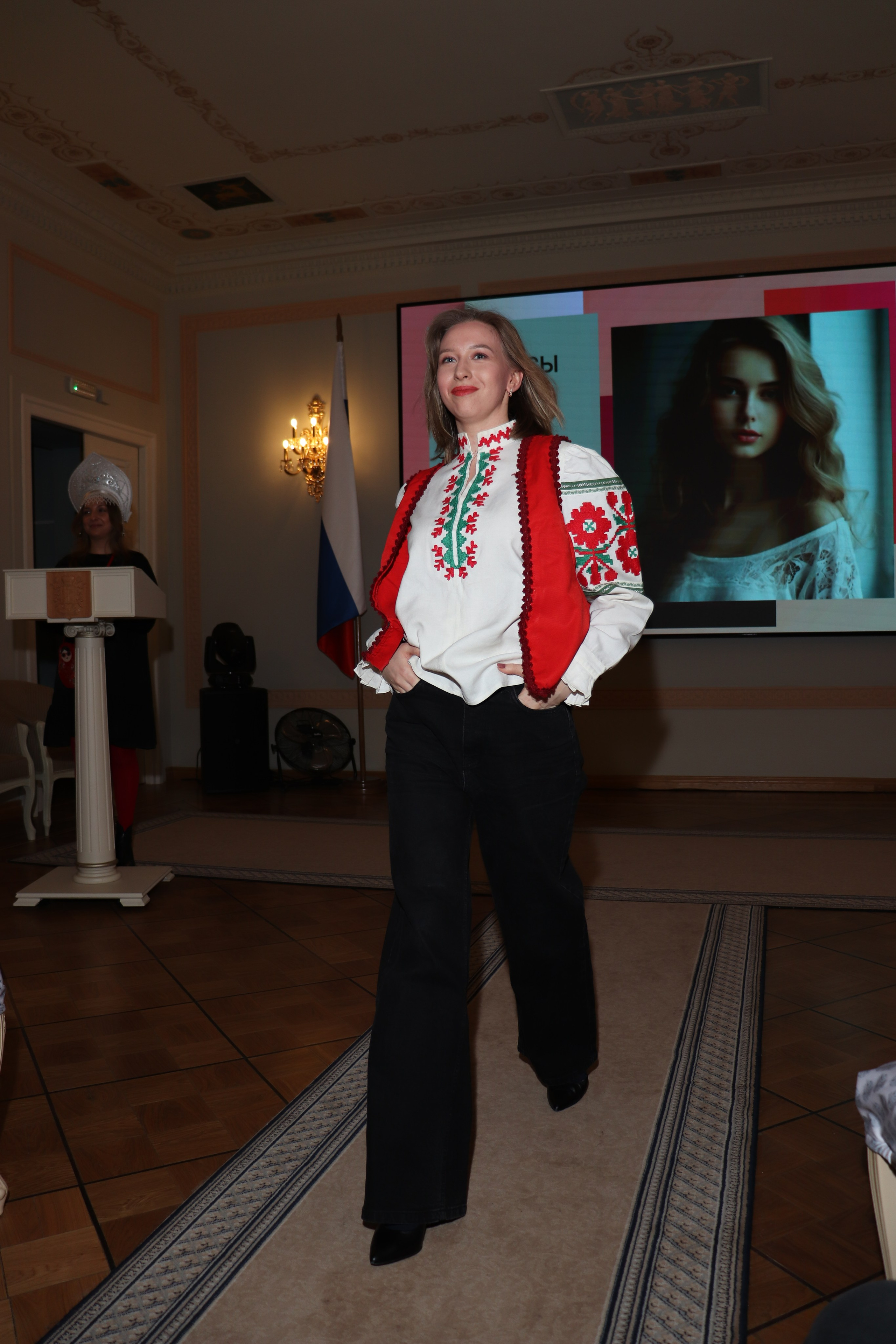 Показ-дефиле «КУЛЬТУРНЫЙ КОД В ОБРАЗЕ» от РОО «Сибирское землячество в Санкт-Петербурге» (6 марта 2025). Ивентный фотограф в Санкт-Петербурге Олег Комков