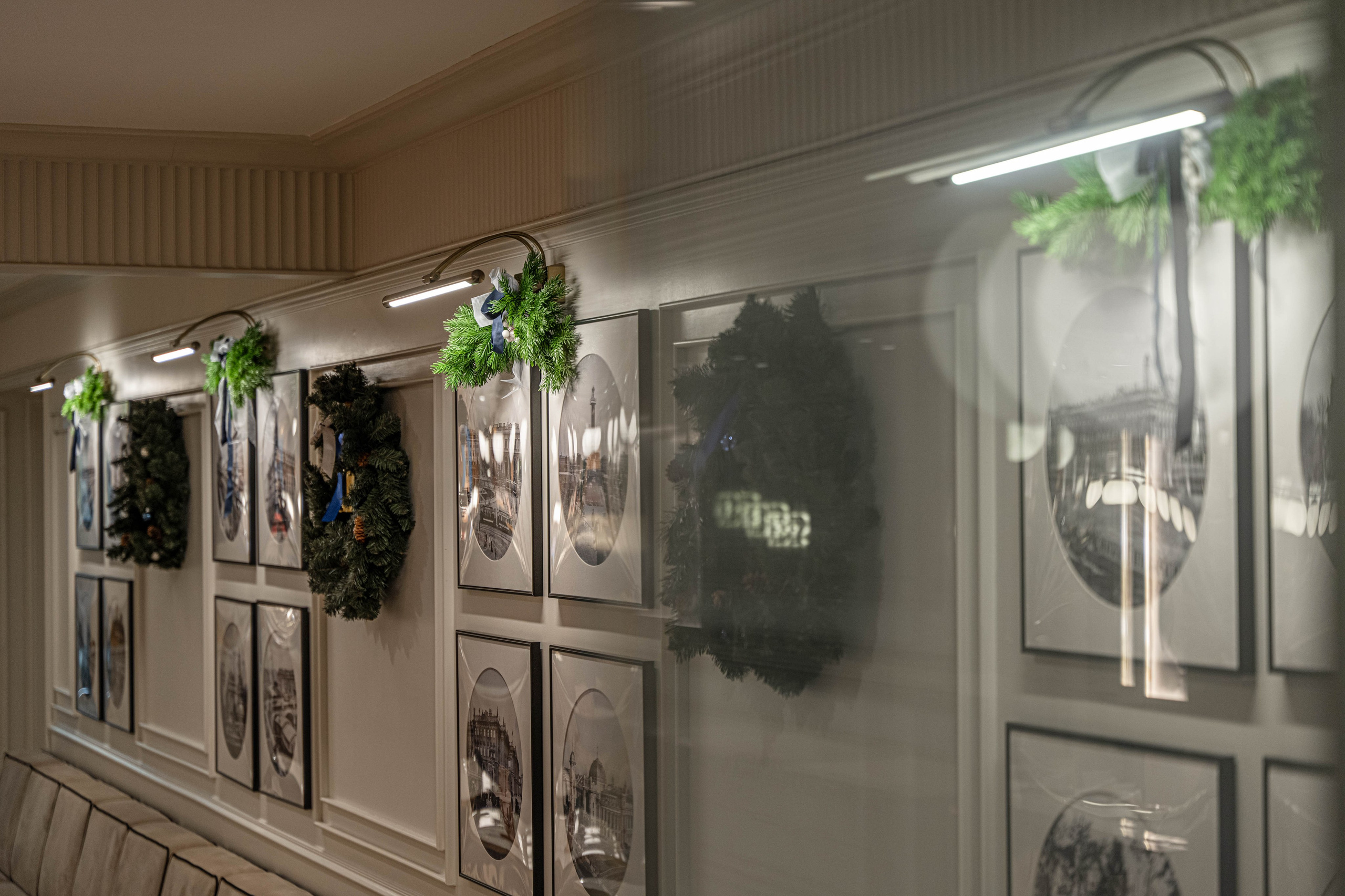 Фотосъемка освещения Maytoni в кафе Север. Интерьерный и репортажный фотограф в Санкт-Петербурге