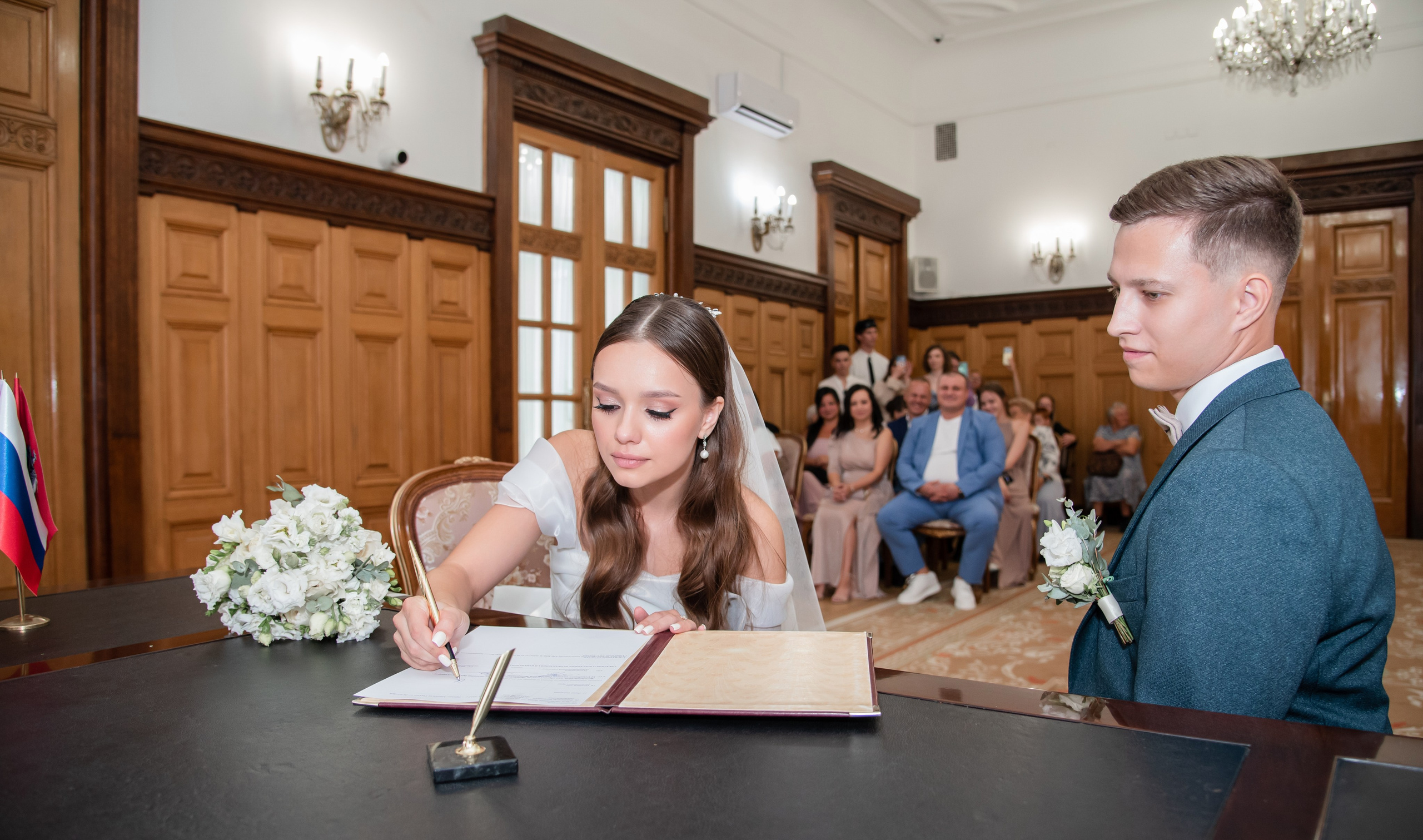 Свадебная фотосессия в Москве. Фотосъёмка в усадьбе Царицыно. Свадебный фотограф Вера Климова