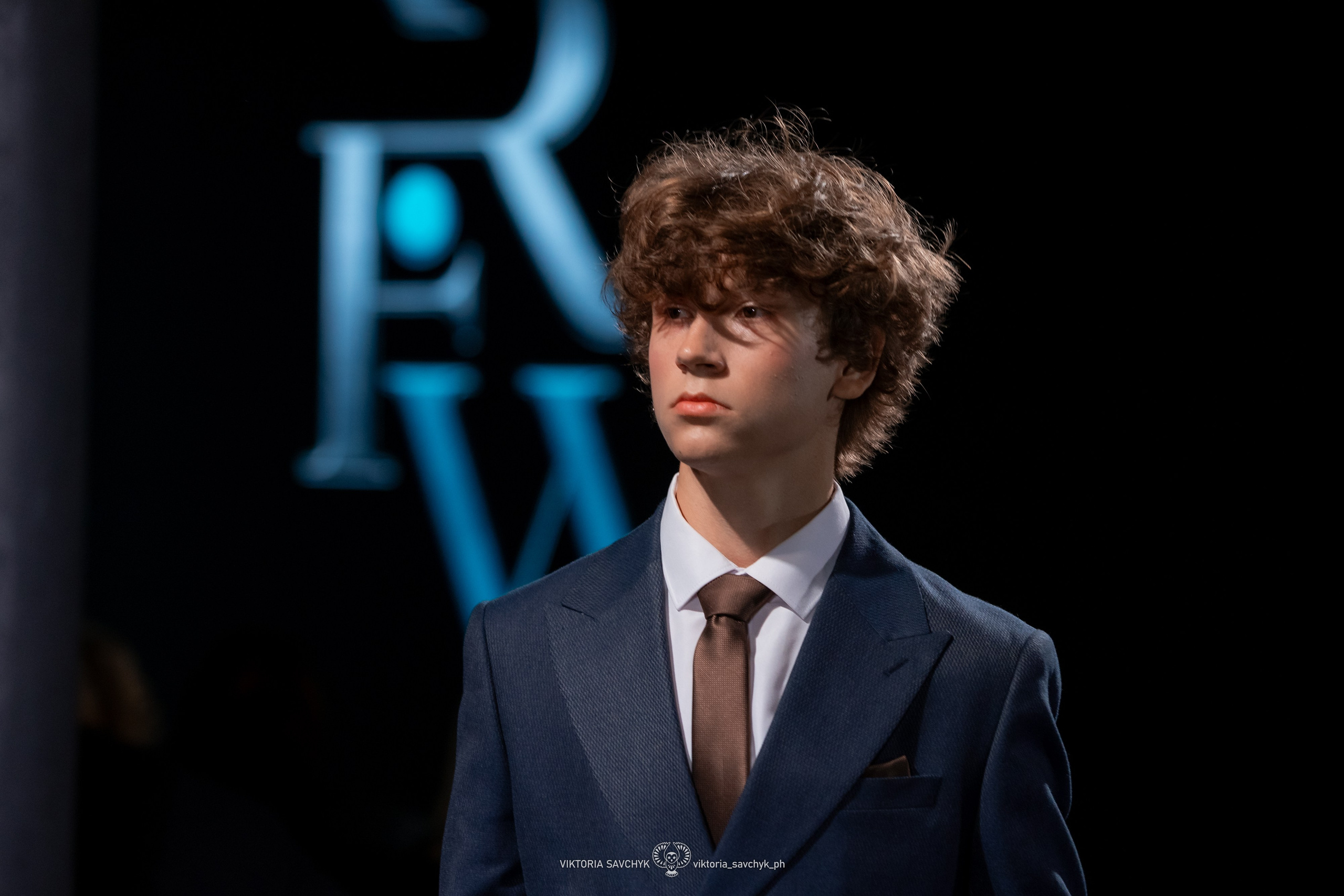 Подиум Rostov Fashion Show 2025. Осень-зима. Фотограф в Ростов-на-Дону Виктория Савчук