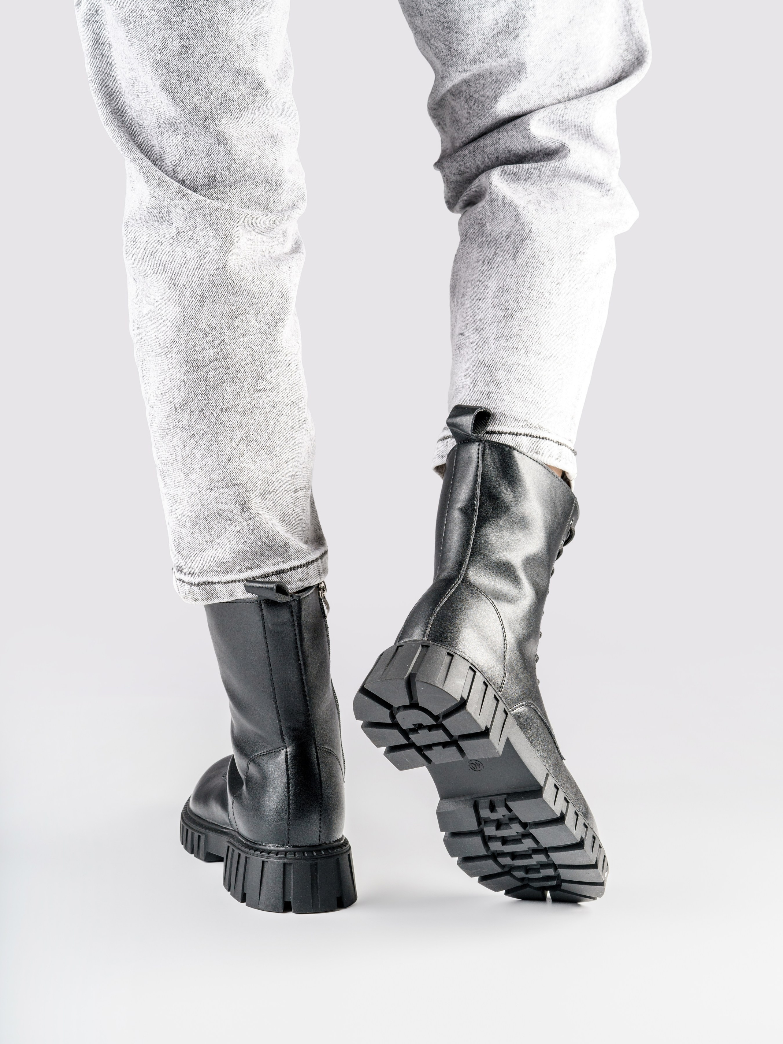 Носки и обувь. KED Production — продакшн из СПб. Создаём фото, видео и контент, который помогает брендам и селлерам продавать больше