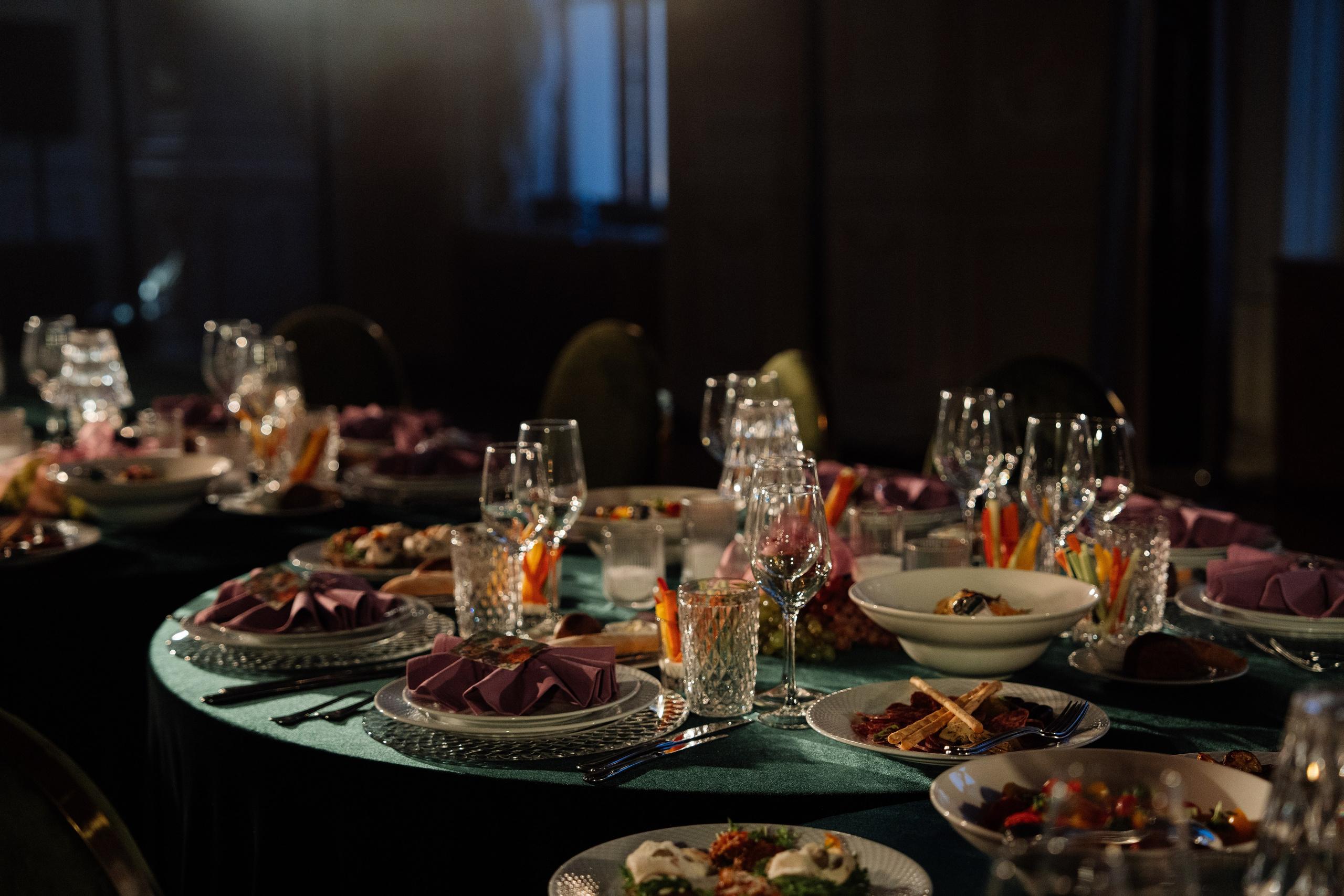 Современная свадьба во дворце. Свадебный фотограф организатор в Санкт-Петербурге Ассоль Опарина