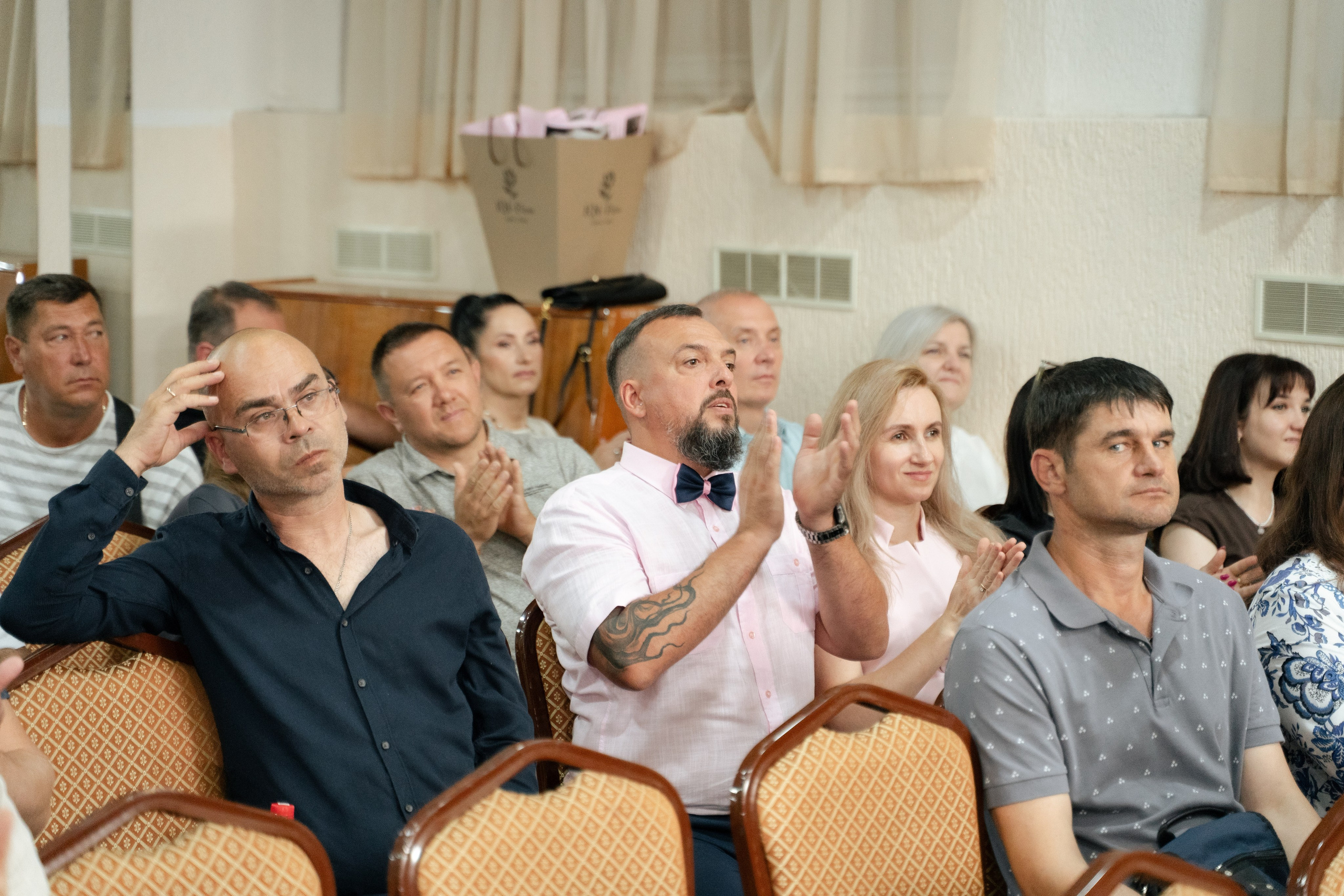 40 Школа 11 класс вручение аттестатов. Выпускные альбомы Натальи Бутко: Новороссийск, Анапа, Геленджик