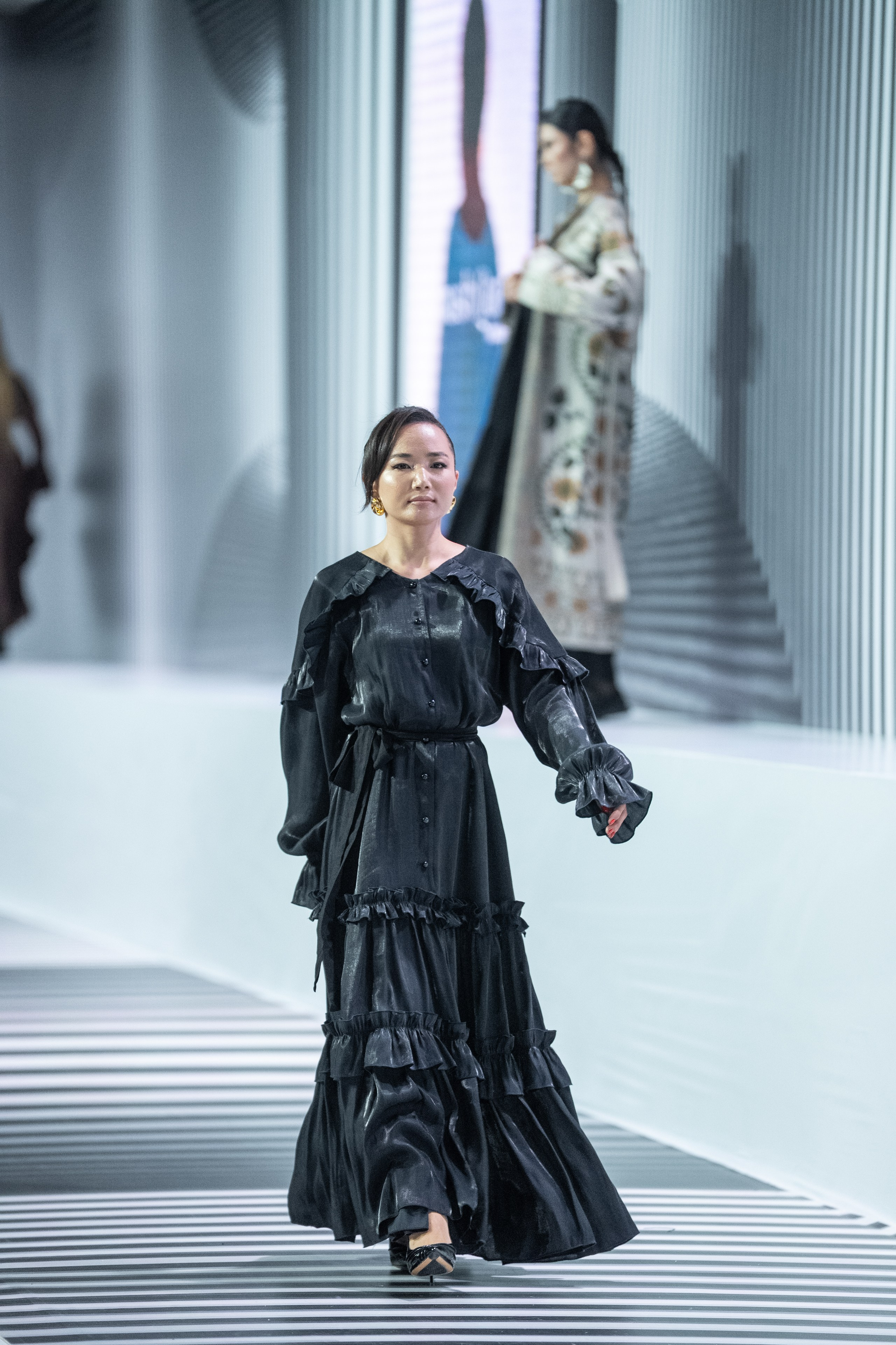 Brand AINASH QARA. Сайт Алматинского НЮ АРТ, будуар и фэшн фотографа Дениса Карпенко