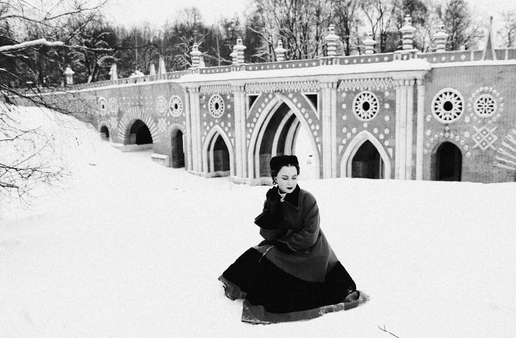 Фотопрогулка «Русская княгиня»: Сдержанность и величие в Царицыно. Женский фотограф в Москве Ксения Казакова