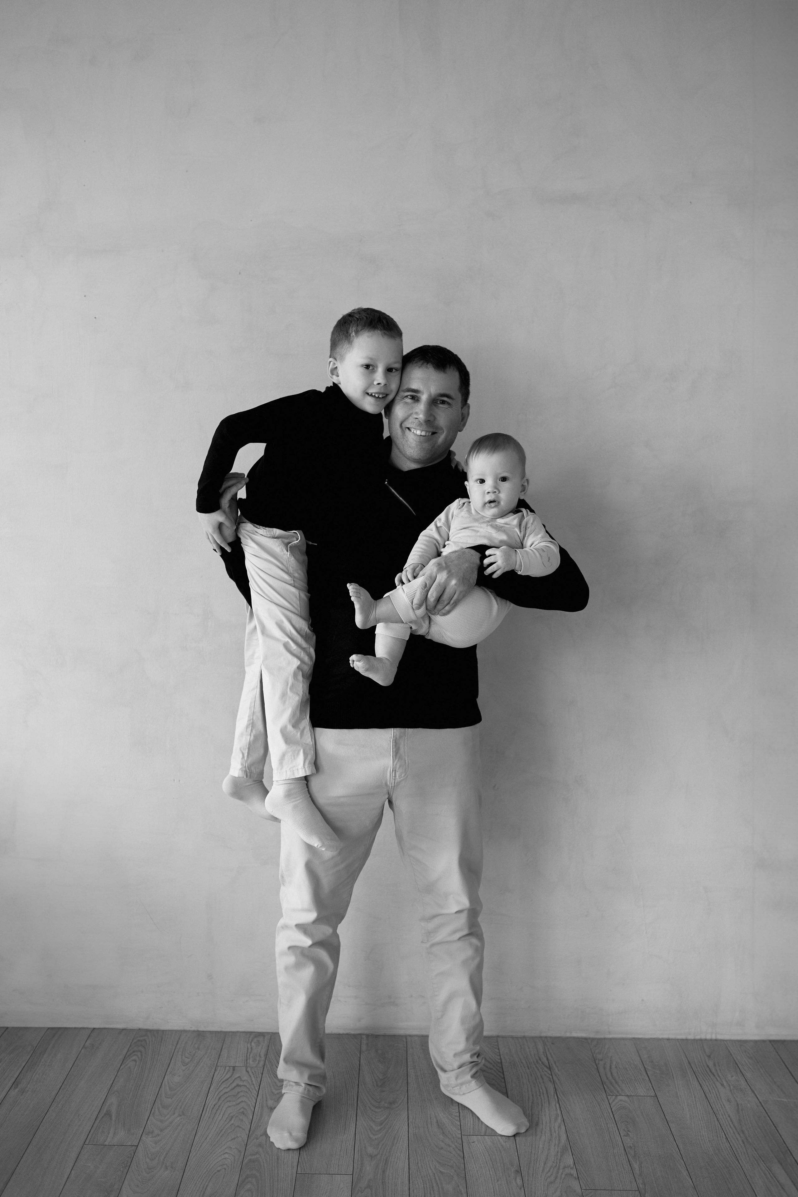 Семейная новогодняя фотосессия в студии. Сестры Карабаза. Фотографы и ретушеры в Москве и Санкт-Петербурге