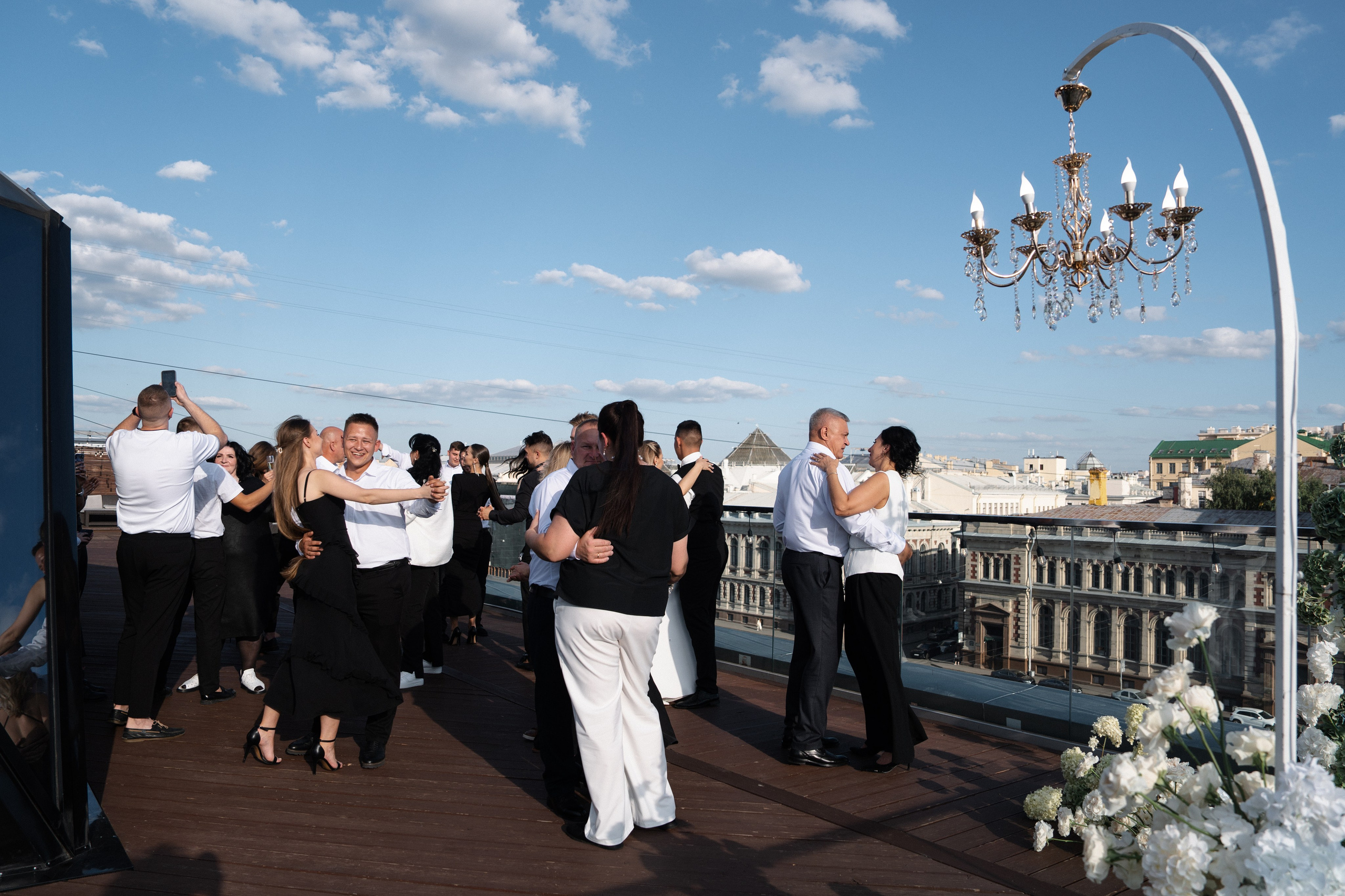 Виктория & Роман. Камерная городская свадьба в видовом ресторане в стиле современная классика. Свадебный фотограф организатор в Санкт-Петербурге Ассоль Опарина