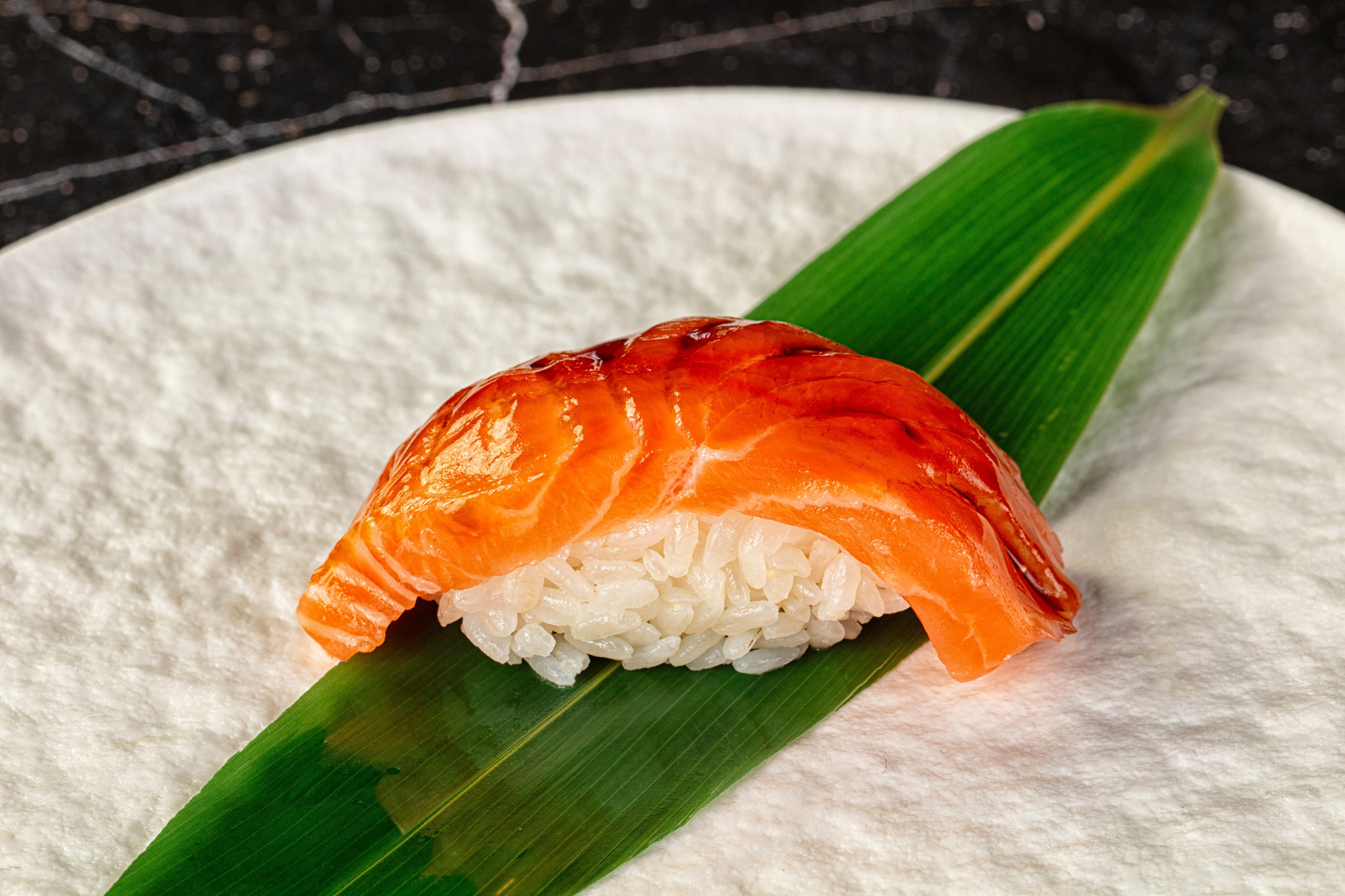 Фотосъемка суши и роллов. Заказ по тел.: +7 (906) 006-90-22. Фуд-фотограф Андрей Старостин — съемка еды в Москве. 9000 руб. в час