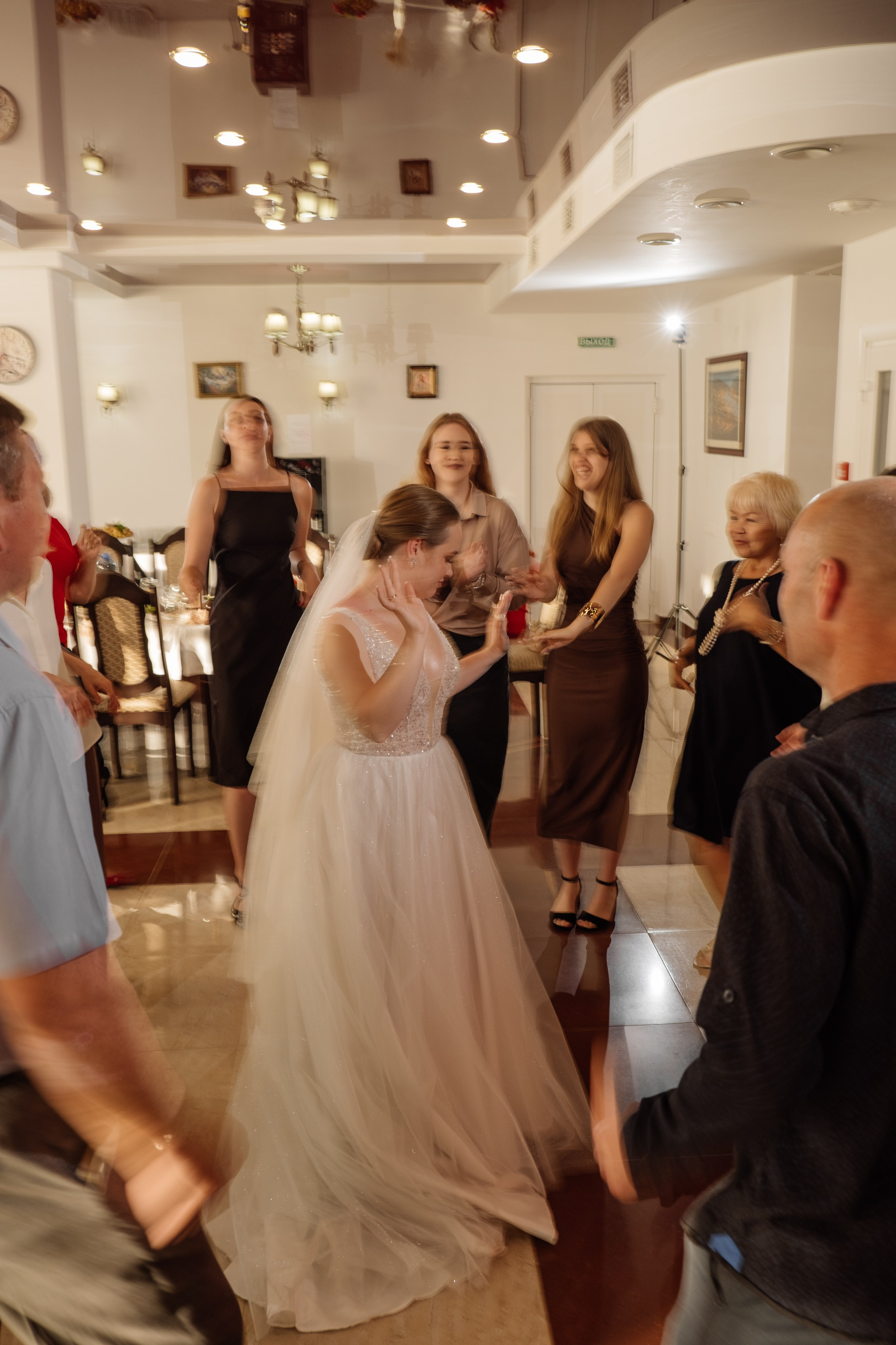 Свадебный ретопртаж. Профессиональная фотосъемка в Крыму. Натуральные эмоции и живые кадры. Забронируйте дату прямо сейчас!