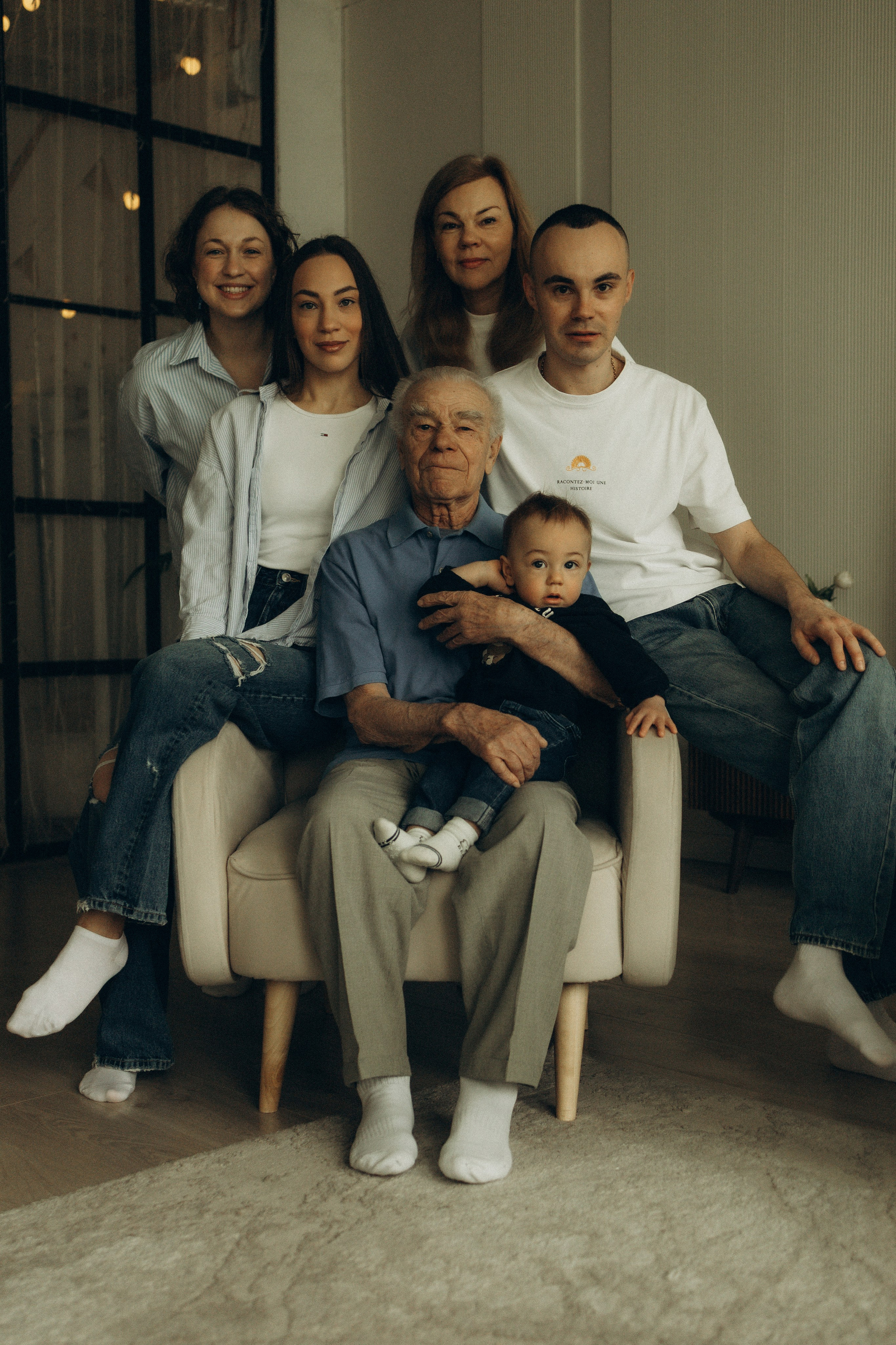 Семейная фотосессия для большой семьи в студии. Семейный фотограф в Ижевске Даша Денисова