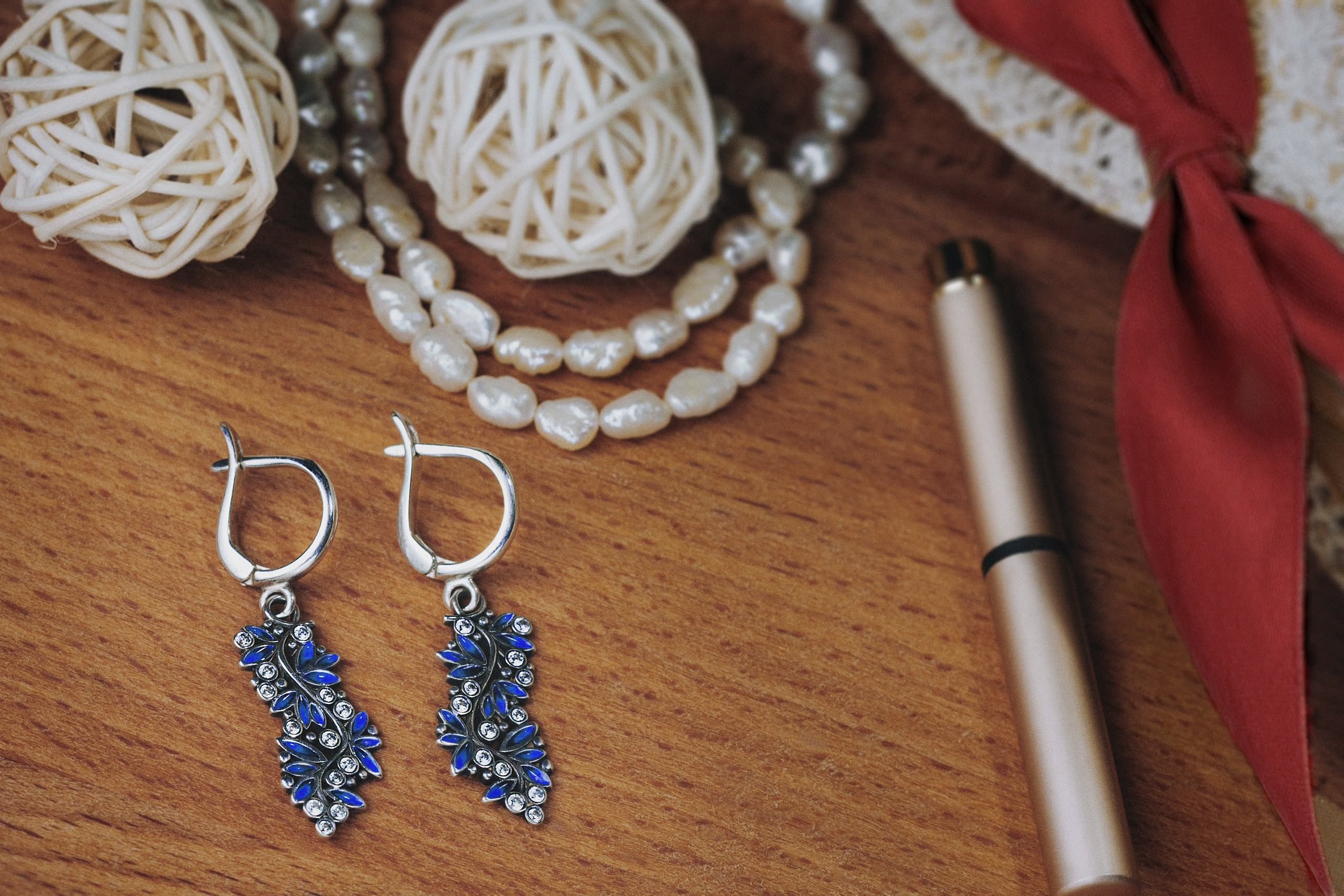 Ювелирный фотограф в Санкт-Петербурге. Предметная фотосъемка часов, украшений и других предметов роскоши. Антиквариат. Профессиональный фотограф в Санкт-Петербурге. Студийная фотография. Фотограф Сергей Пушкин. Фото для рекламы и соцсетей.  Product photographer in Saint-Petersburg, Russia. Фотосъемка товаров для соцсетей и маркетплейсов. предметная фотосъемка украшений, СПб. Фотосессия украшений в спб. Фотограф в студии в спб для украшений. Фотосессия бижутерии.