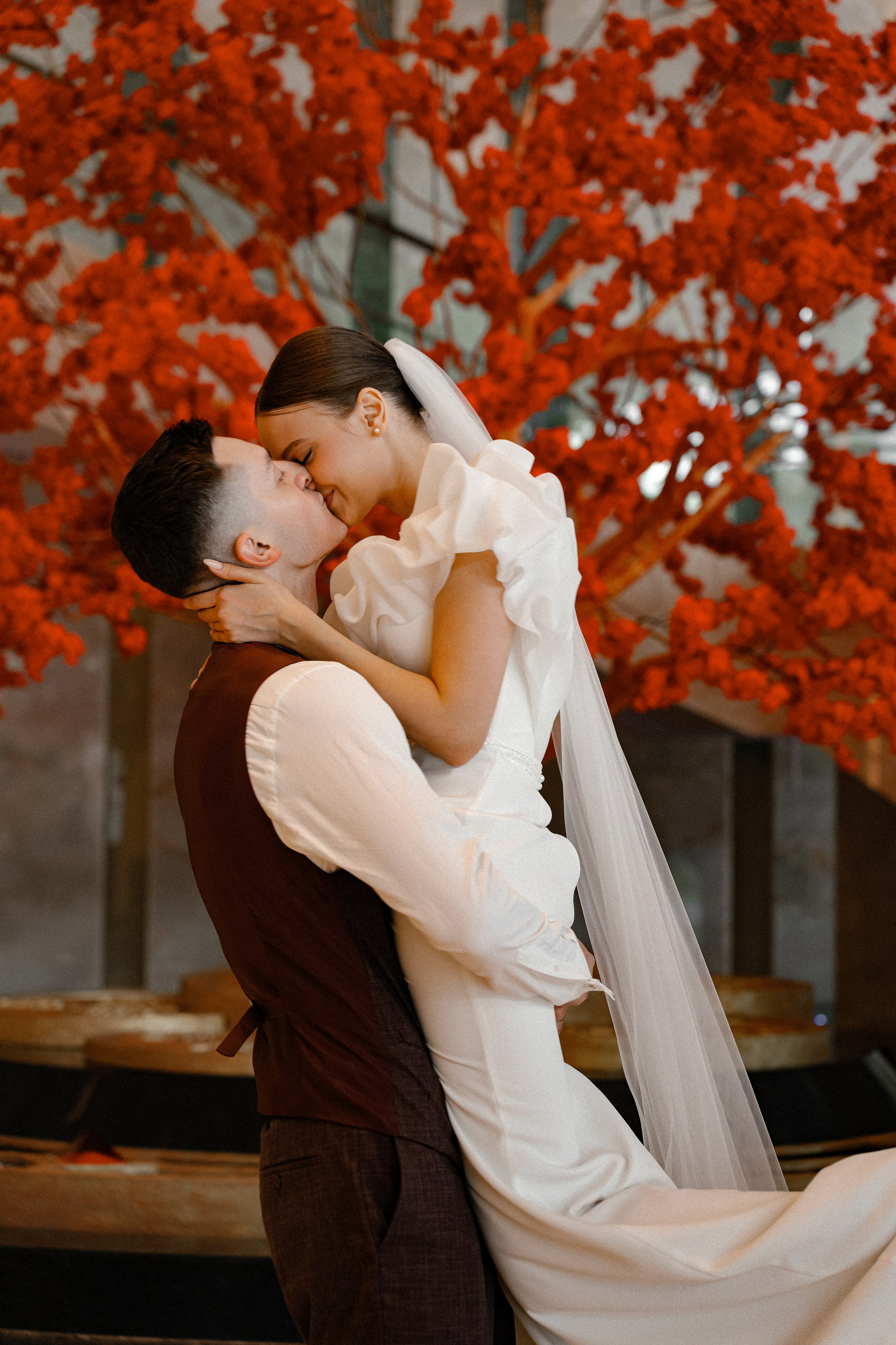 Свадебная фотосессия в Бутырском ЗАГС (Дворец Бракосочетания № 4) и прогулка в отеле Solux (Солюкс)