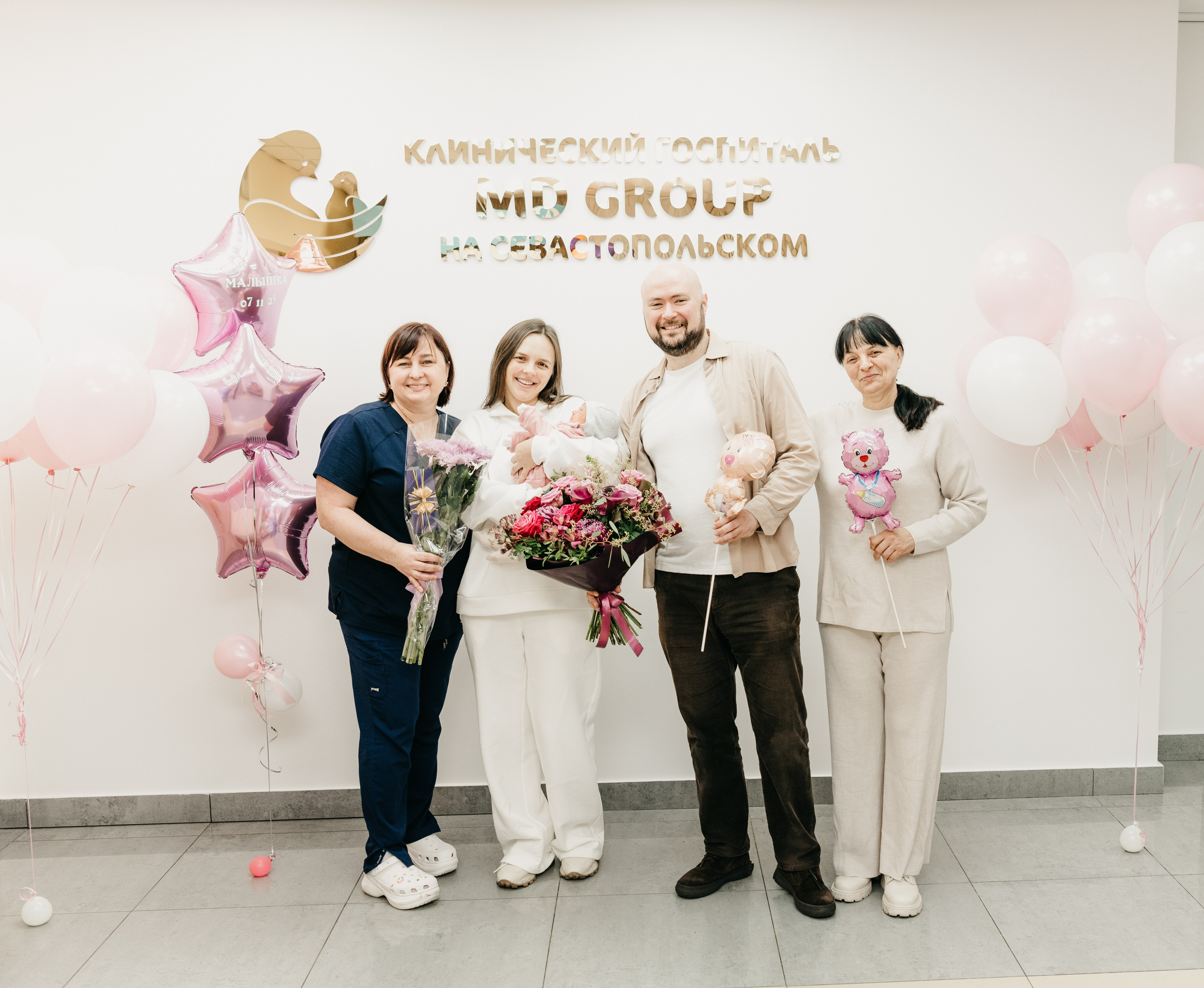 Выписка малышки. Мать и дитя на Севастопольском. Фотограф на выписку из роддома в Москве и МО