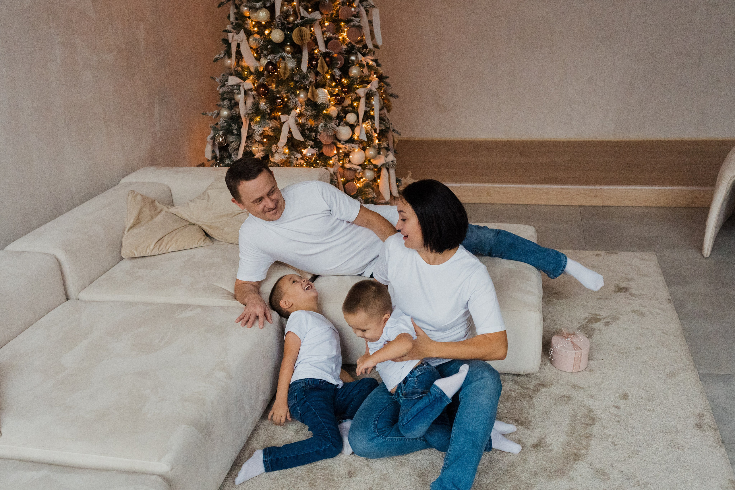 Семейная фотосессия в студии в Москве, семейный фотограф Анна Полушина. Свадебный фотограф в Москве Анна Полушина