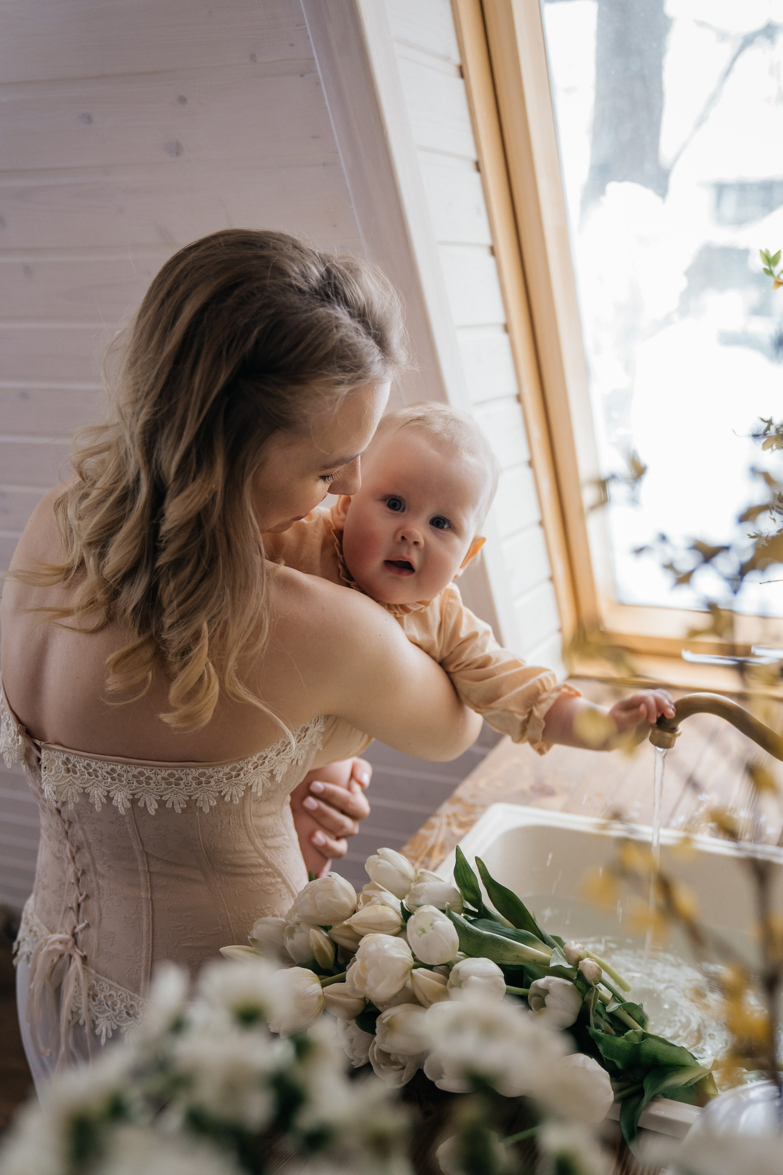 Алиса с мамой Кристиной в нежной семейной фотосессии в Домике Элли г. Пушкино. Семейный и детский фотограф в Сергиев Посаде, Хотьково Якимчук Любовь
