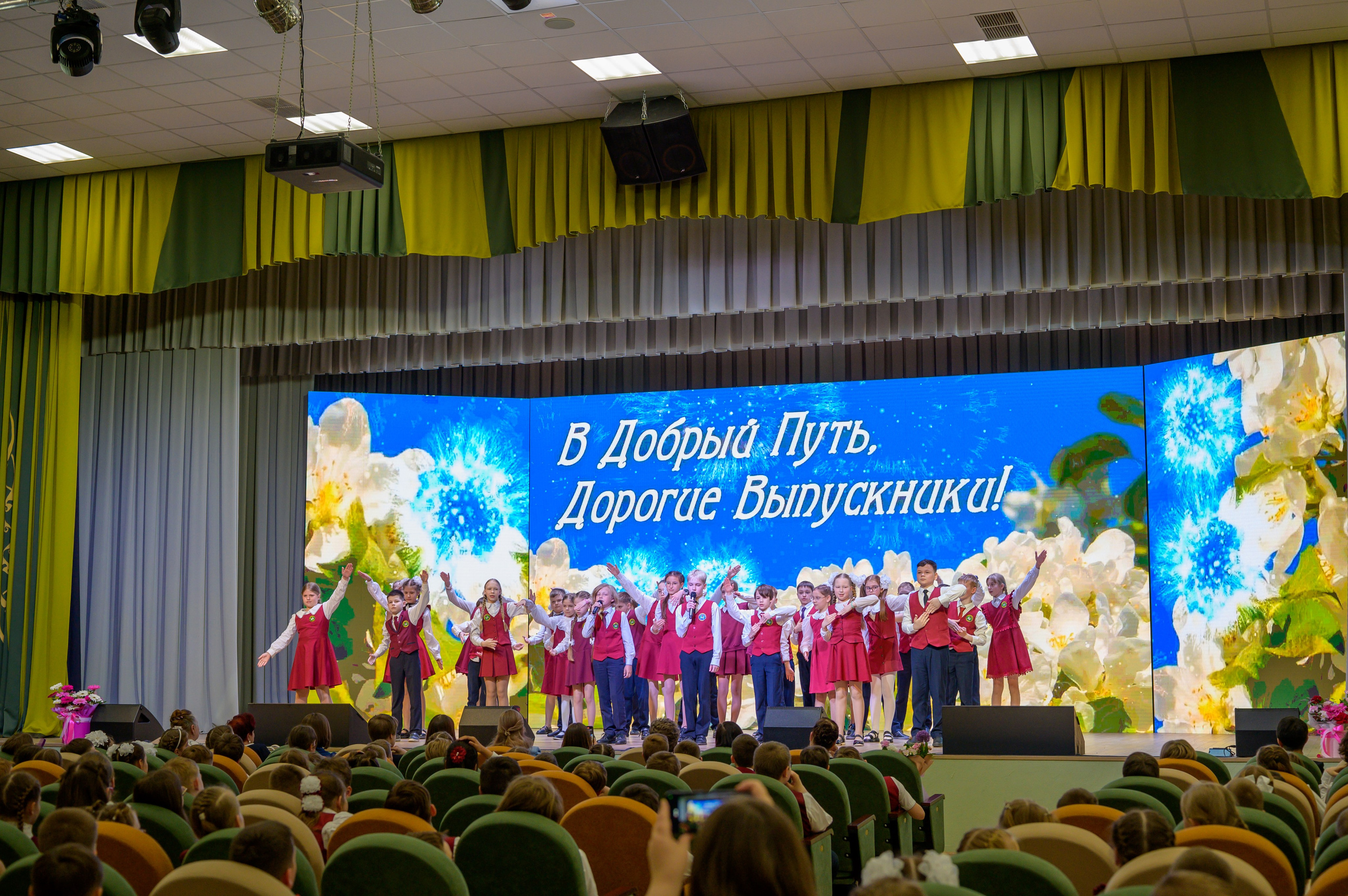 Выпускной 4Б гимназия № 16. Фотограф новорожденных, семейный детский в Тюмени Татьяна Морозова