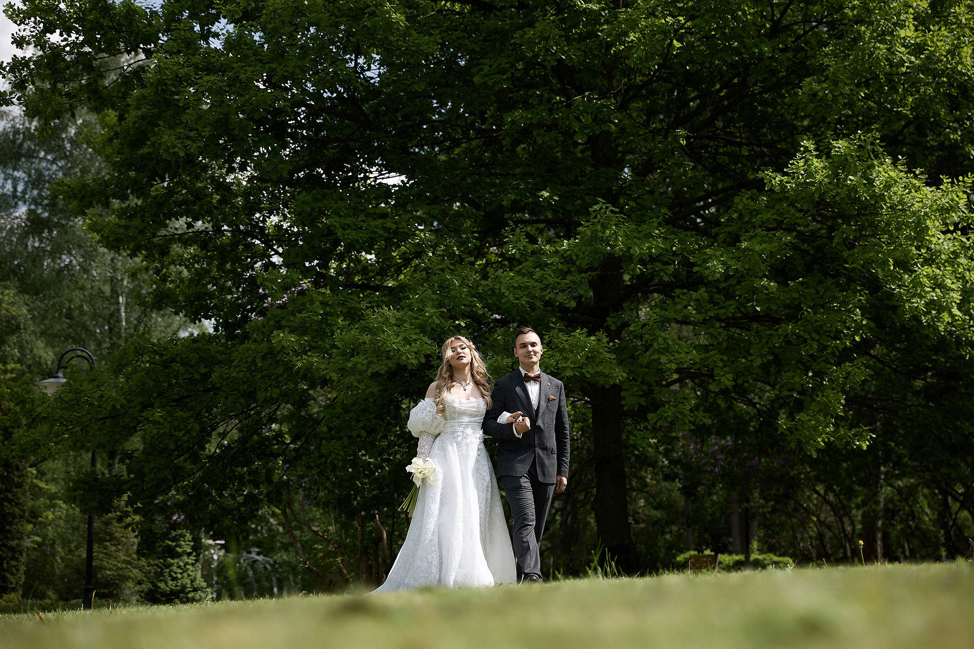Прогулка, фотосессия жениха и невесты. Свадебная съемка. Фотограф в Москве Валерий Боцман