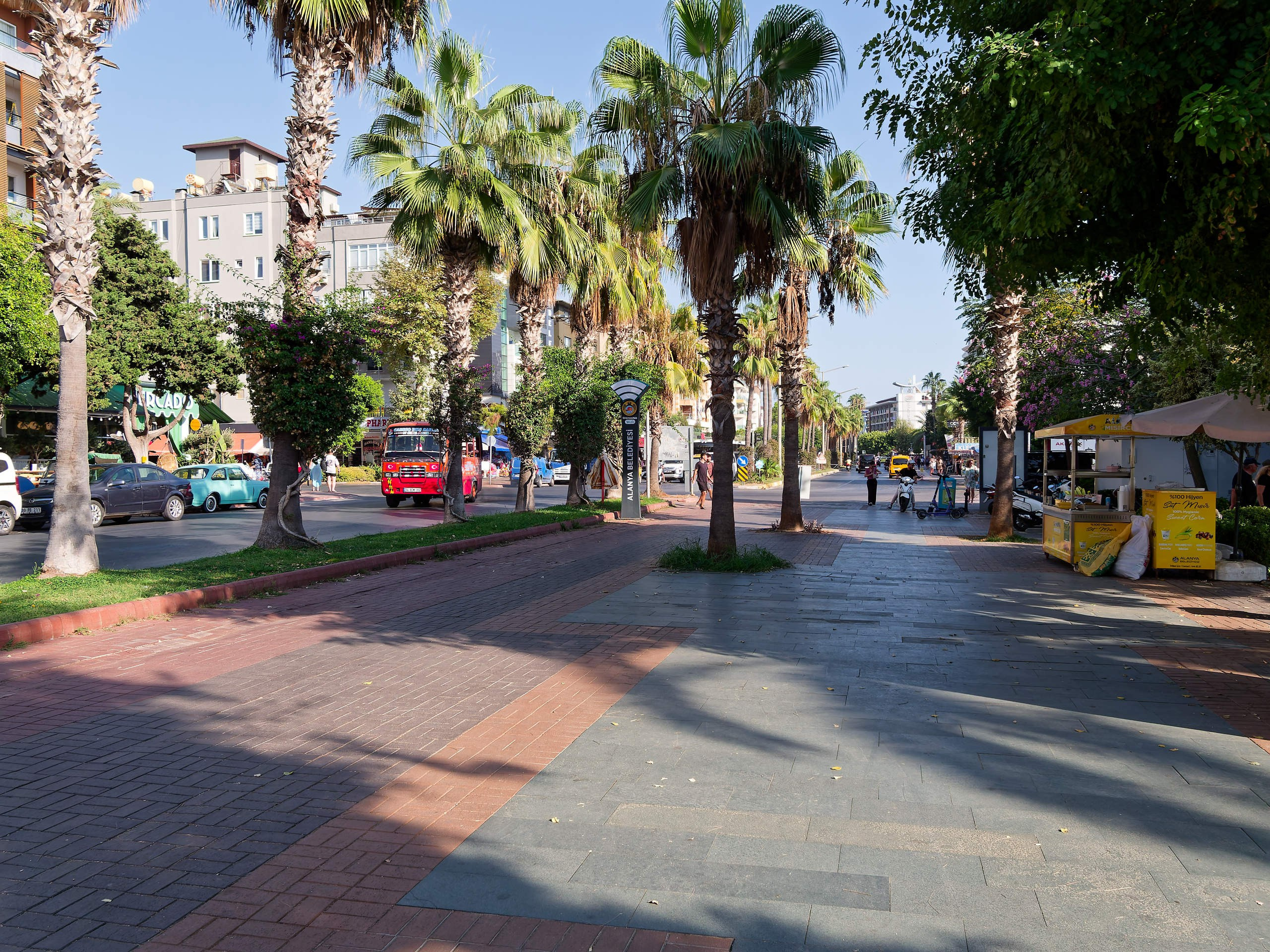 Алания 2025, город, стрит-фото. Избранные фотографии