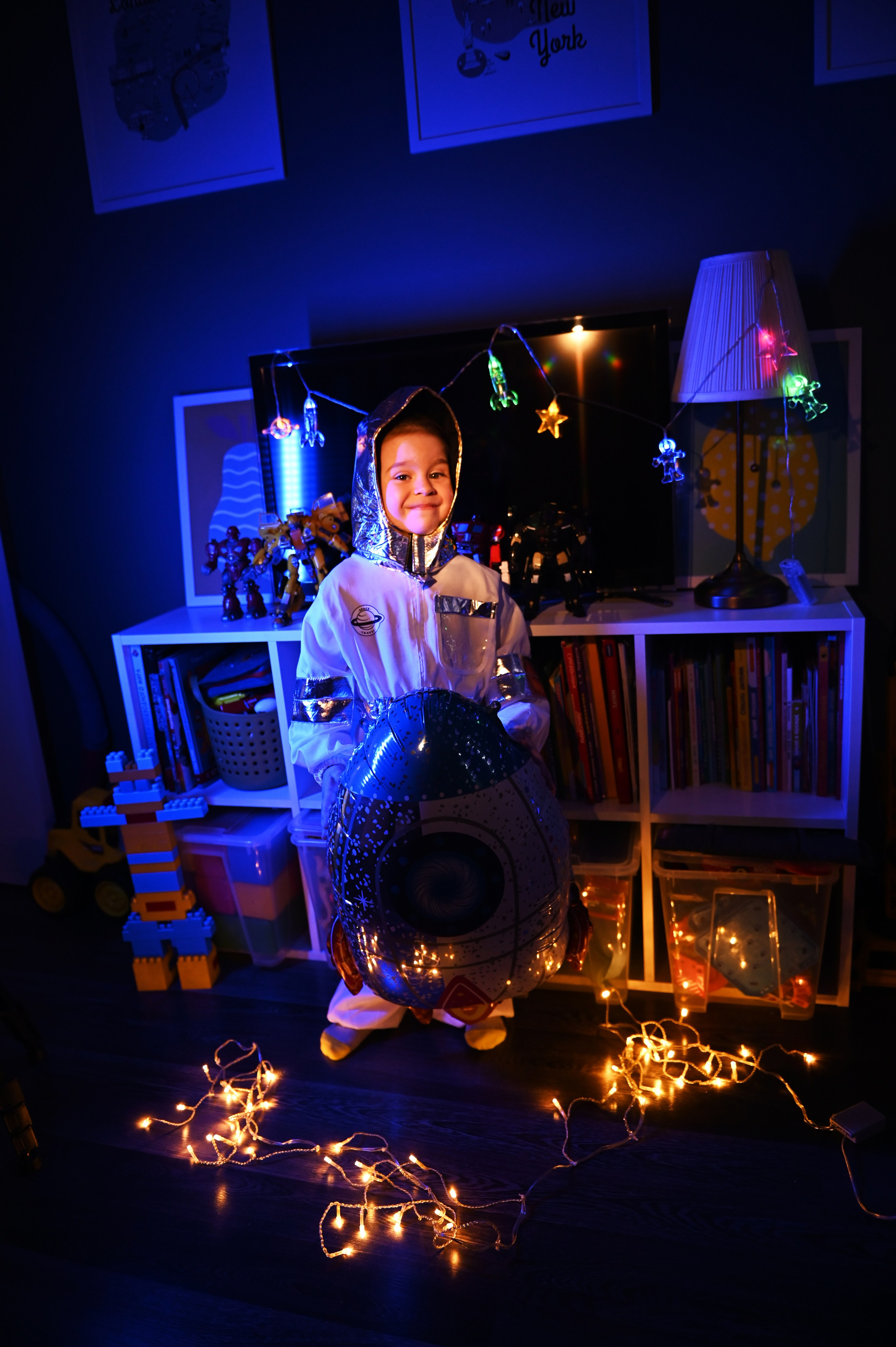 Детская на День космонавтики (домашняя). Свадебный, семейный, детский, контент фотограф в Омске Максим Ильин