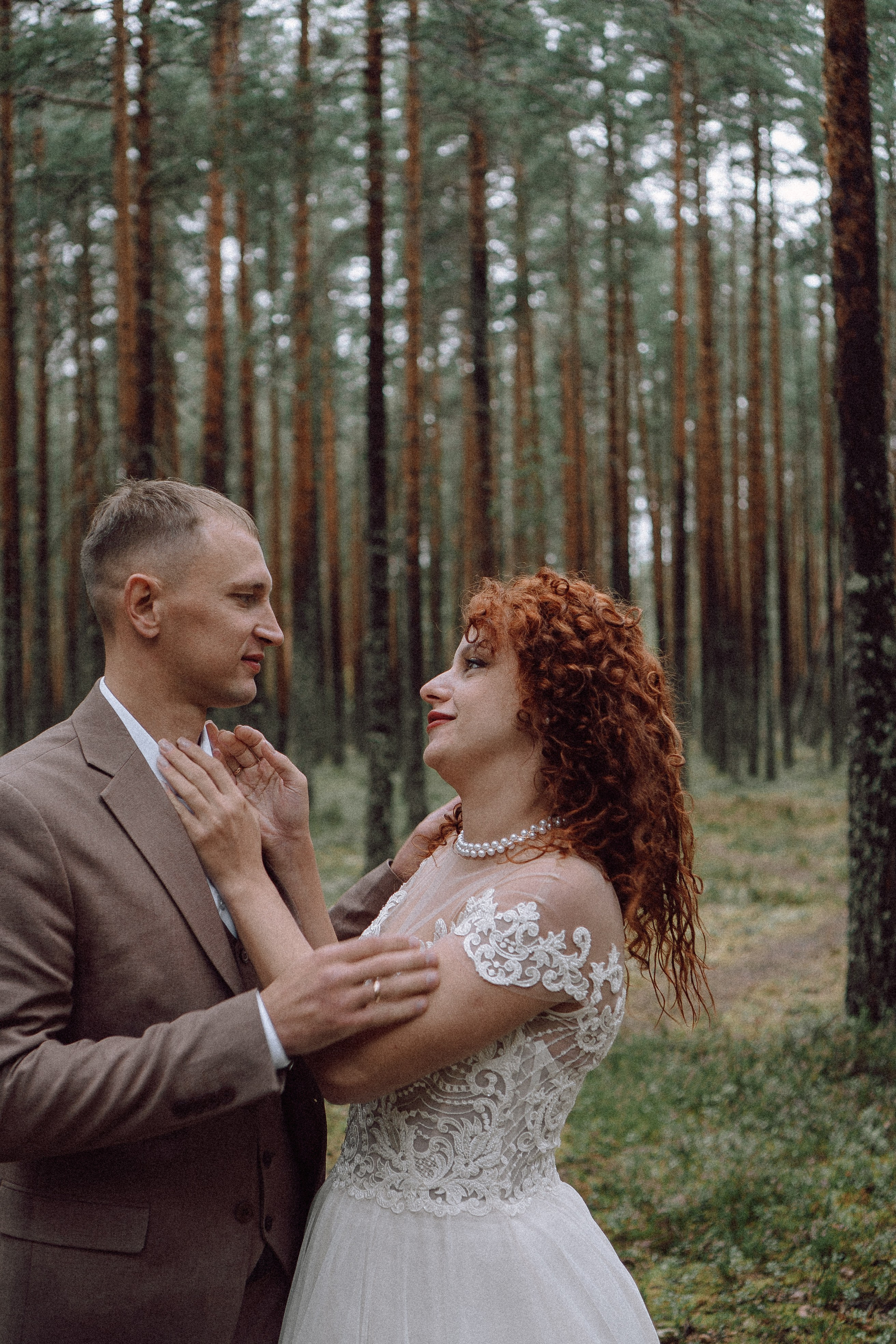 СВАДЕБНАЯ ФОТОСЕССИИЯ ПАРЫ В ГОРОДЕ ПРИОЗЕРСК В СОСНОВОМ ЛЕСУ И С ПИКАПОМ. Профессиональный фотограф, Санкт-Петербург — Виктория Богомолова