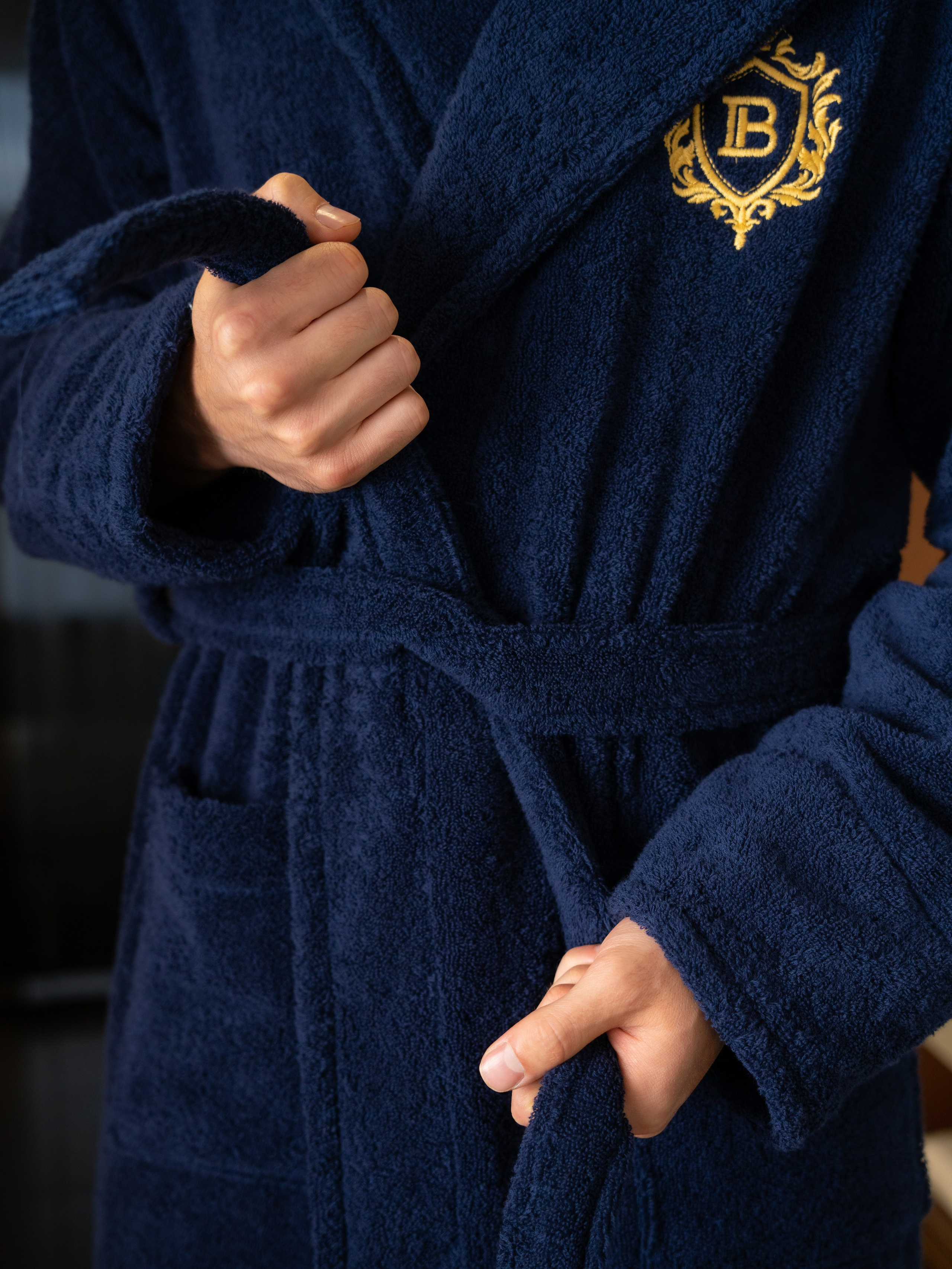 Выездная модельная съемка в студии, для маркетплейсов, товар халат. Олейник Денис — предметный фотограф, фотограф для маркетплейсов в Казани